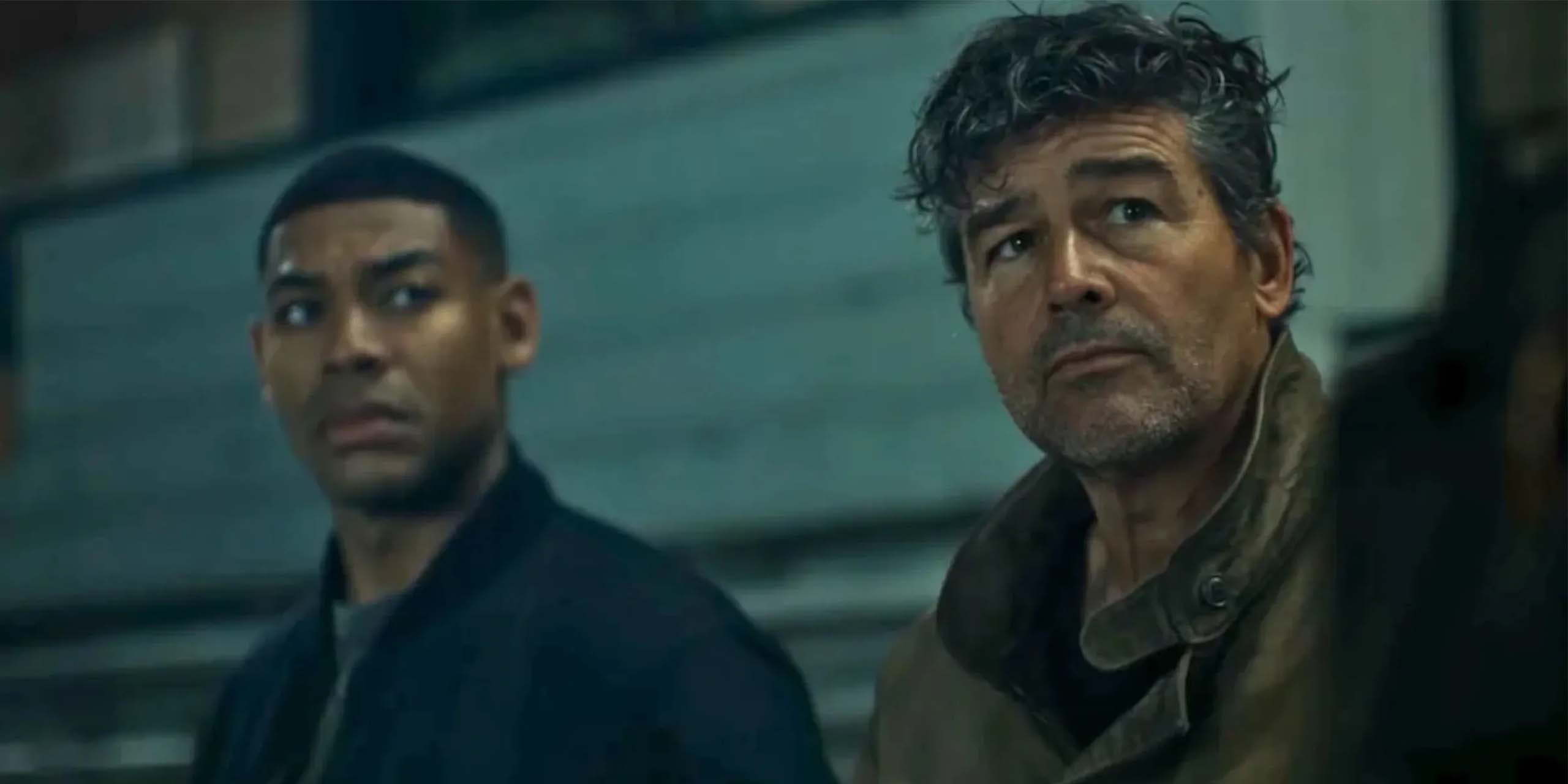 Aaron Pierre dans le rôle de John Stewart et Kyle Chandler dans celui de Hal Jordan dans Lanterns