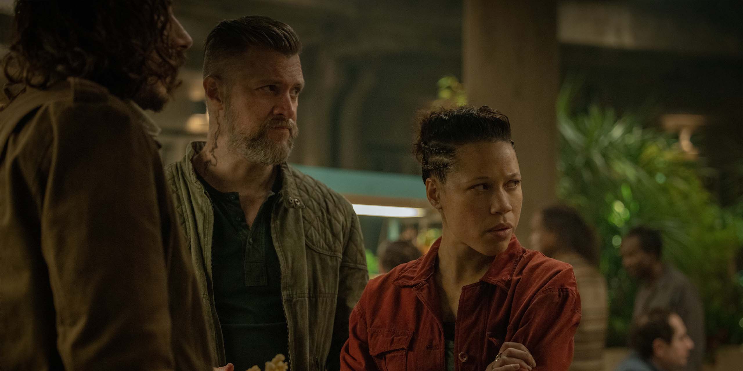 Shane McRae and Remmie Milner dans la saison 3 de Silo.