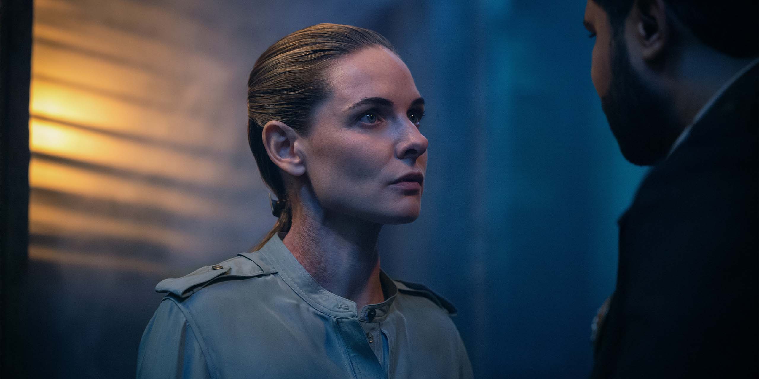 Juliette Nichols (Rebecca Ferguson) face à Paul Billings (Chinaza Uche) dans la saison 3 de Silo.