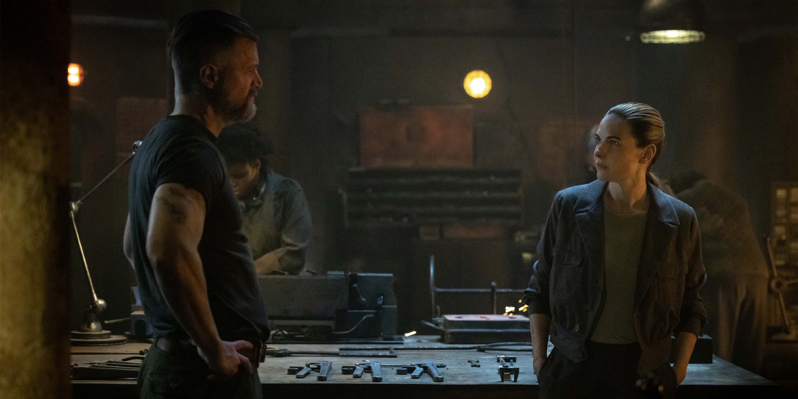 Knox (Shane McRae) et Juliette Nichols (Rebecca Ferguson) dans la saison 3 de Silo.