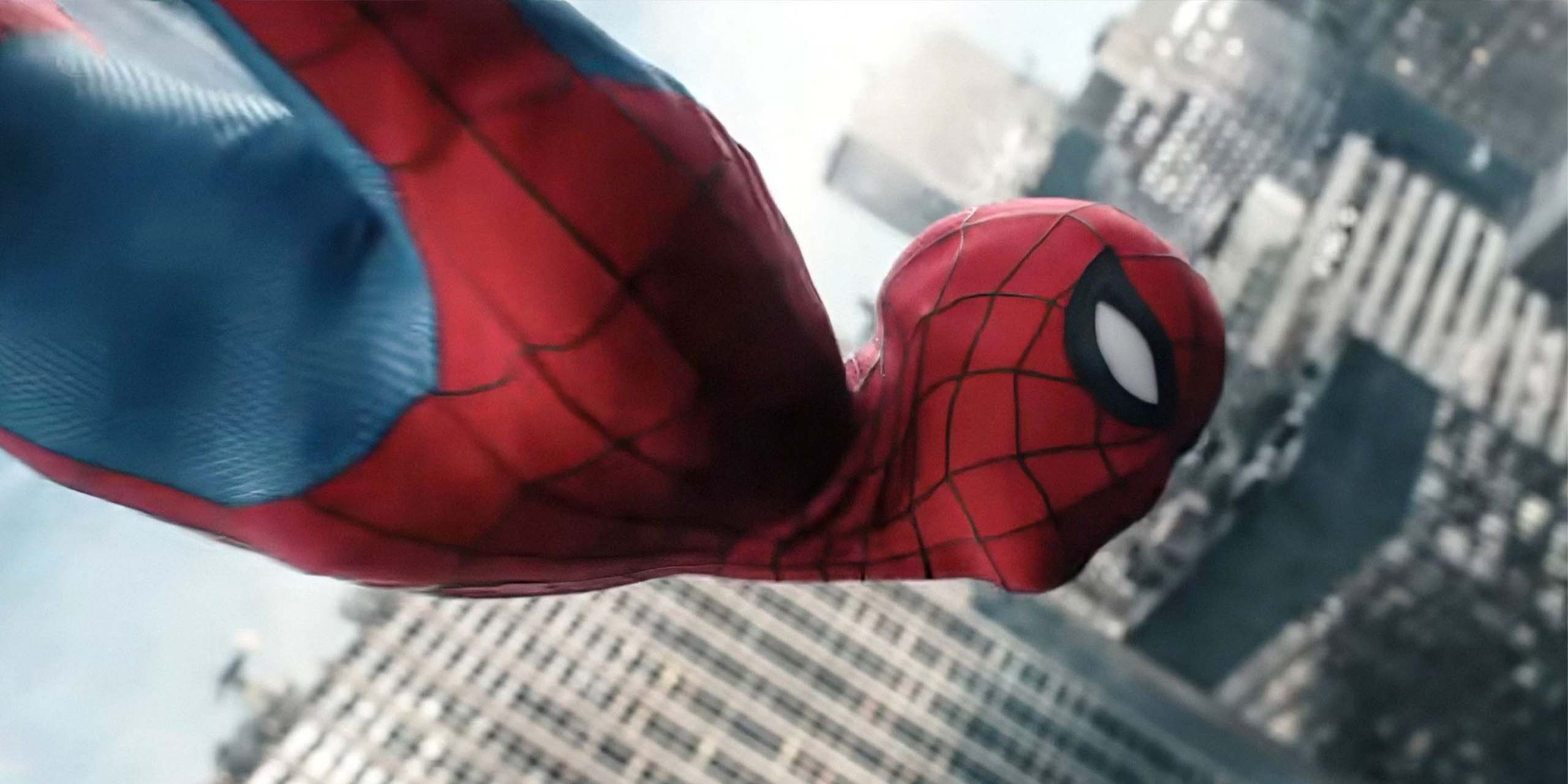 Spider-Man (Tom Holland) survole New York avec sa toile dans Spider-Man: Brand New Day.