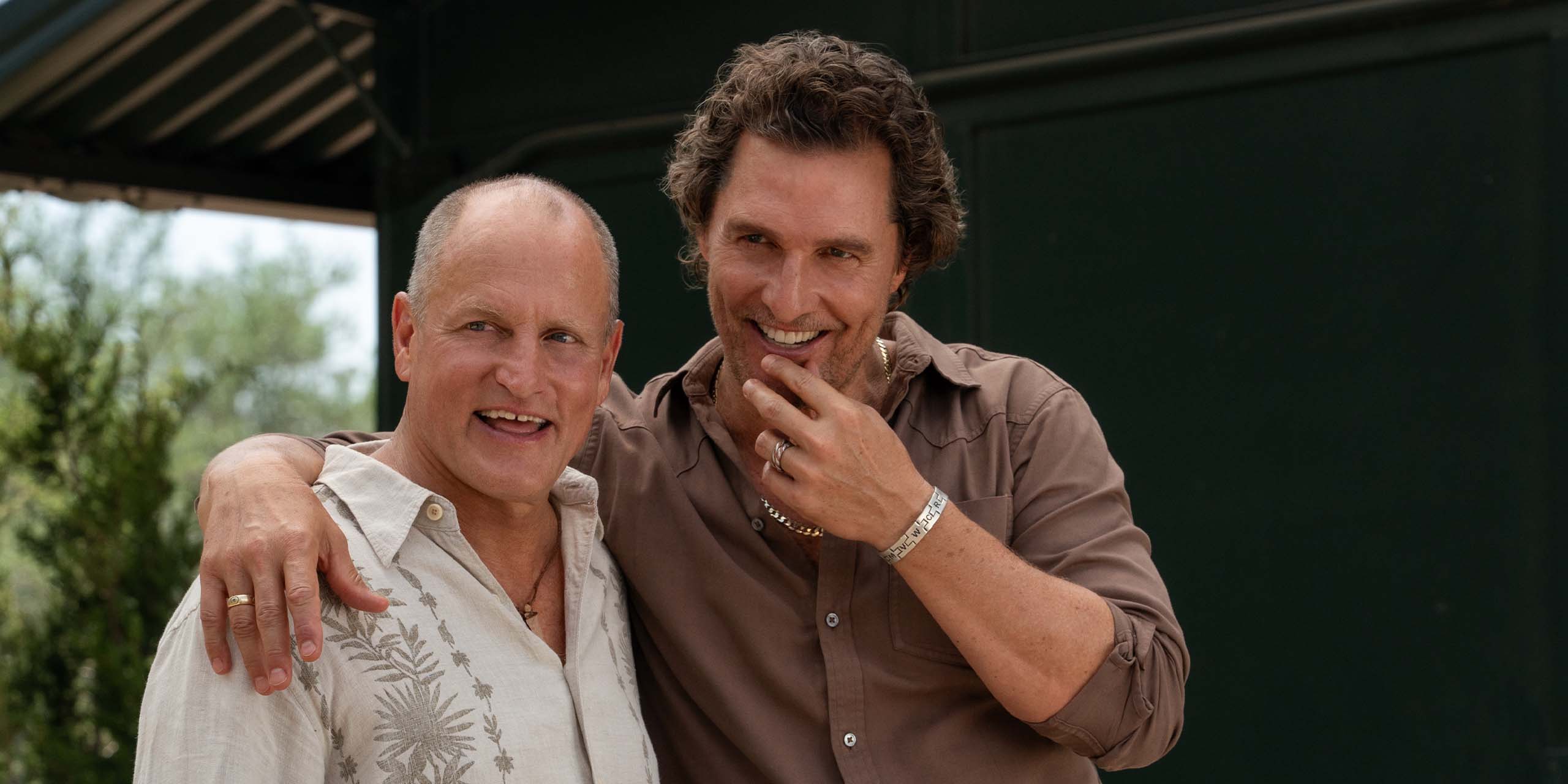Woody Harrelson et Matthew McConaughey riant ensemble dans Brothers.