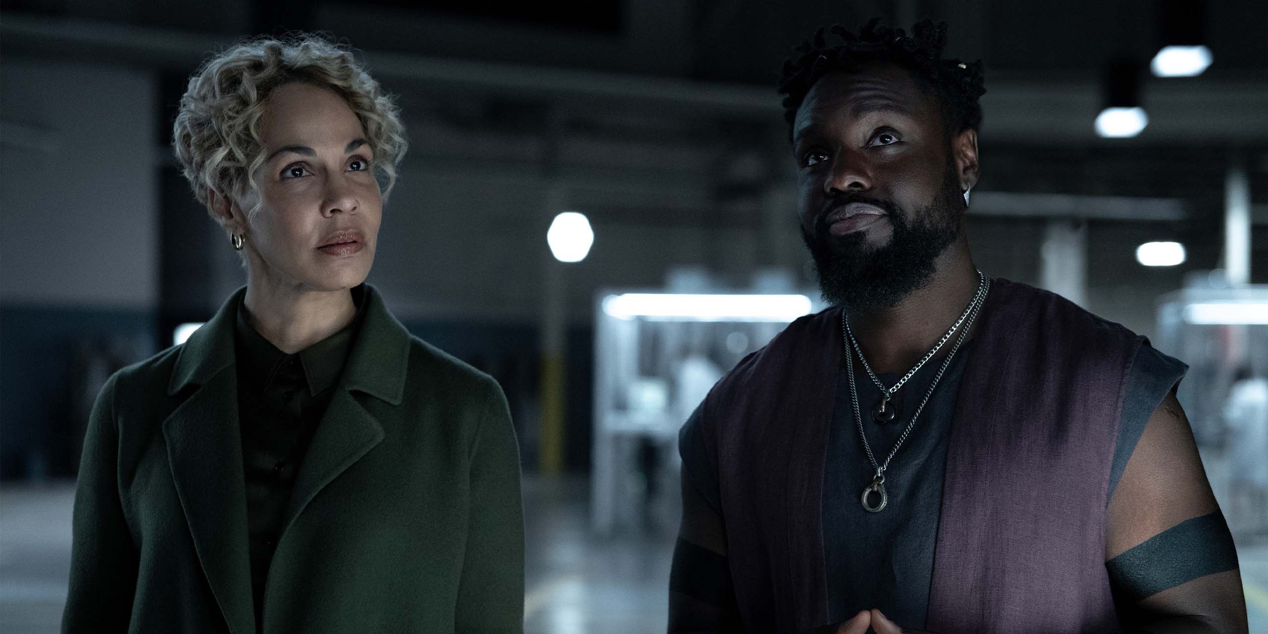 Leighton Vance (Dayo Okeniyi) et Leighton Vance (Dayo Okeniyi) dans la saison 2 de Dark Matter.