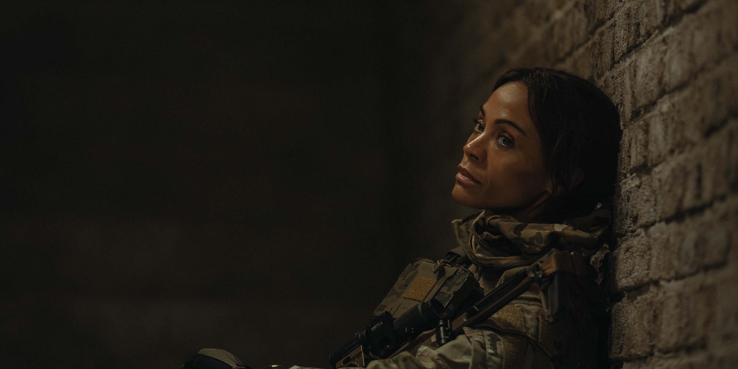 Zoe Saldaña dans le rôle de Joe dans Opérations Spéciales : Lioness.