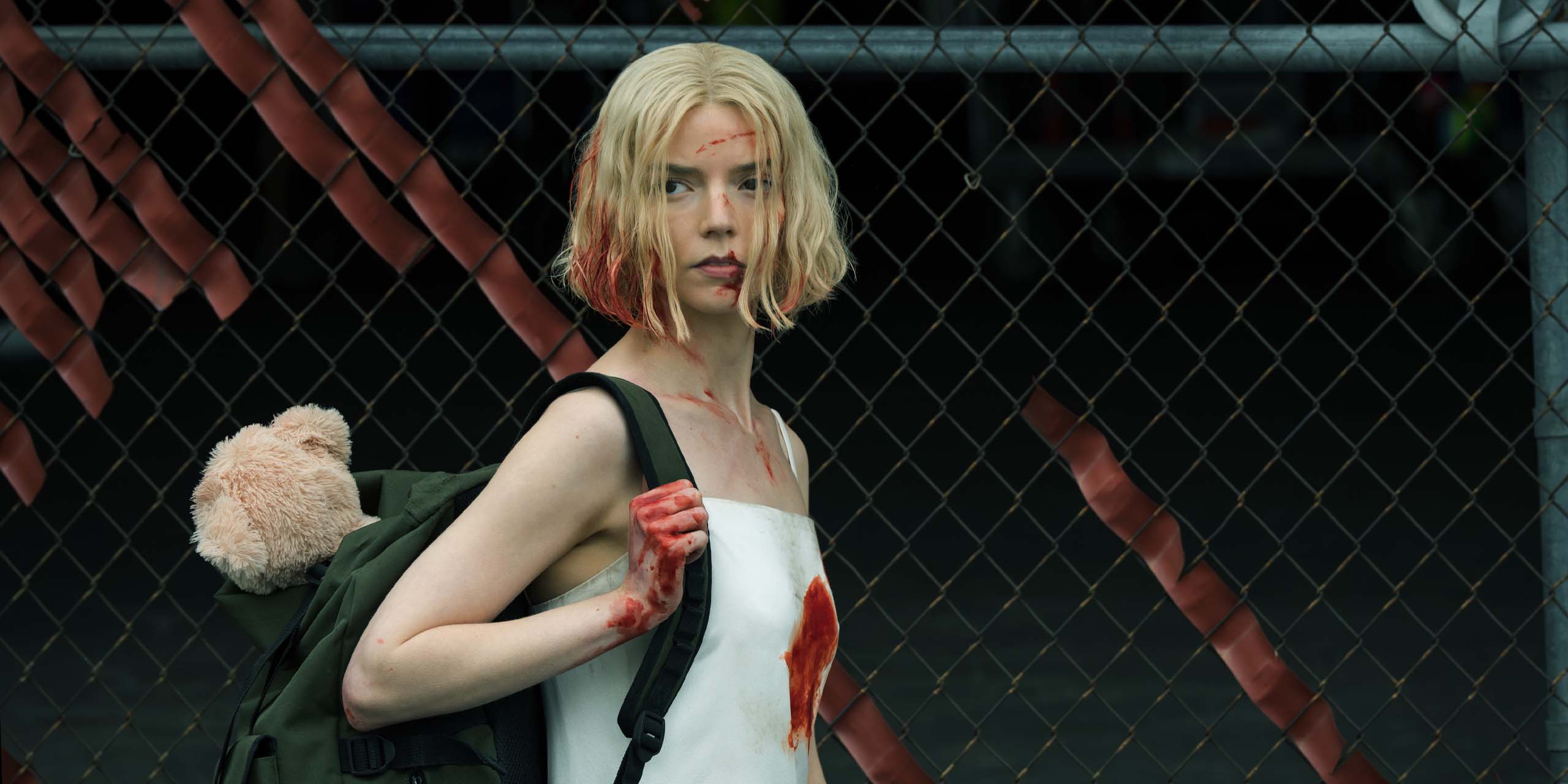 Luciana (Anya Taylor-Joy) blessée dans la série Lucky.