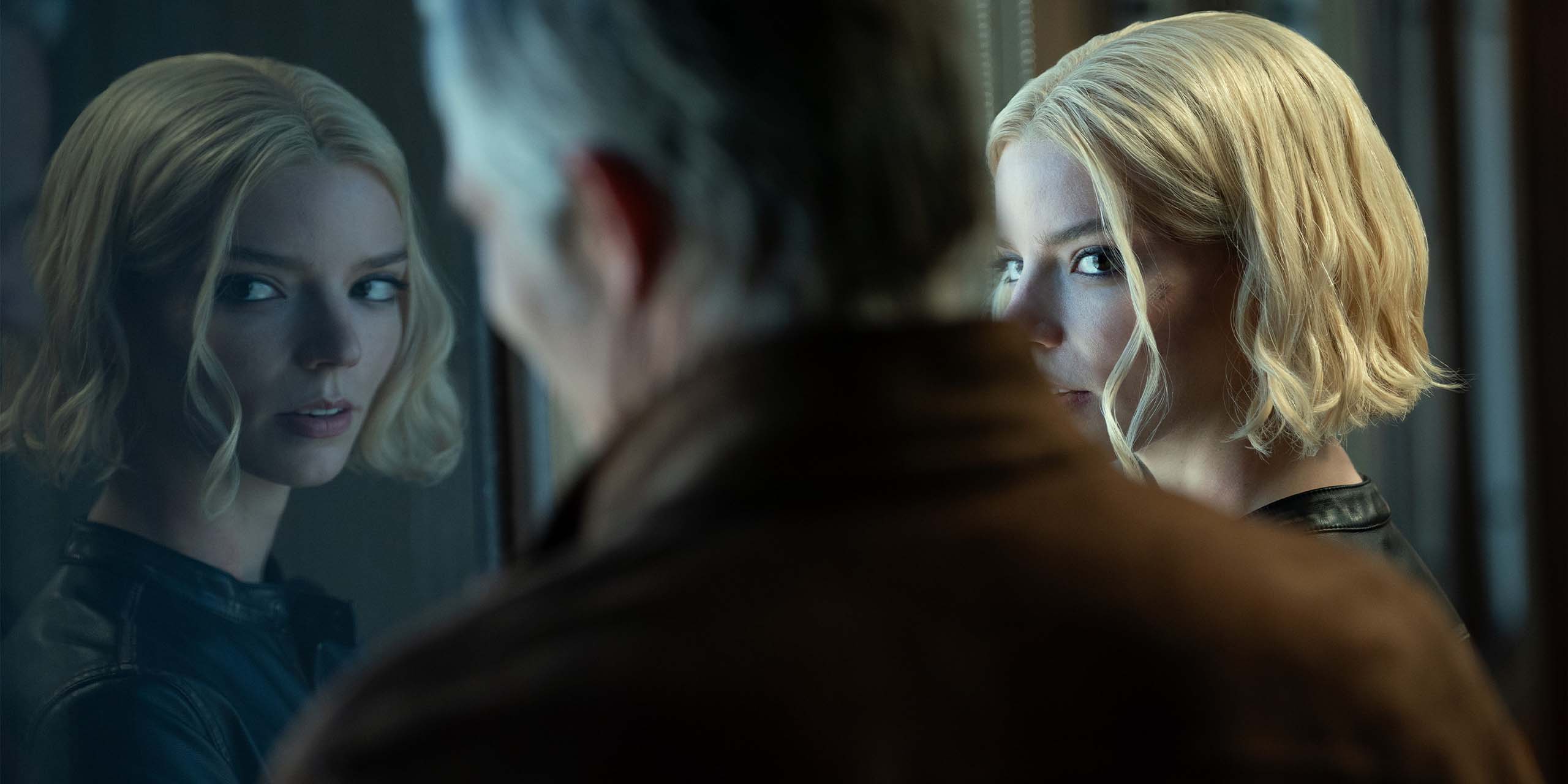 John Armstrong (Timothy Olyphant) parle avec sa fille Luciana (Anya Taylor-Joy) dans Lucky.