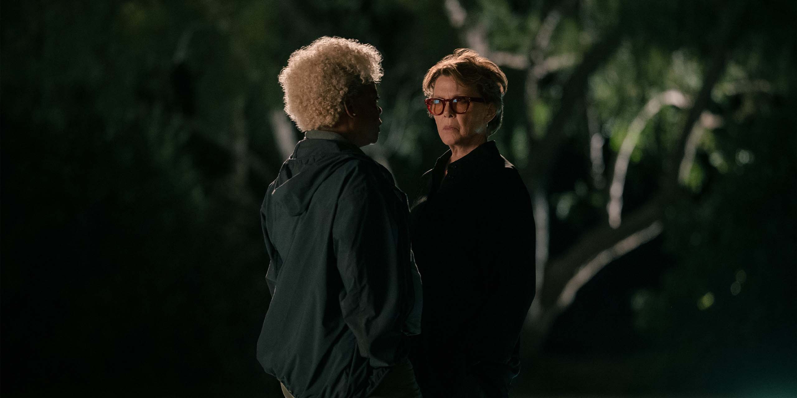 Billie Rand (Aunjanue Ellis-Taylor) du FBI face à Priscilla Matheson (Annette Bening) dans Lucky.