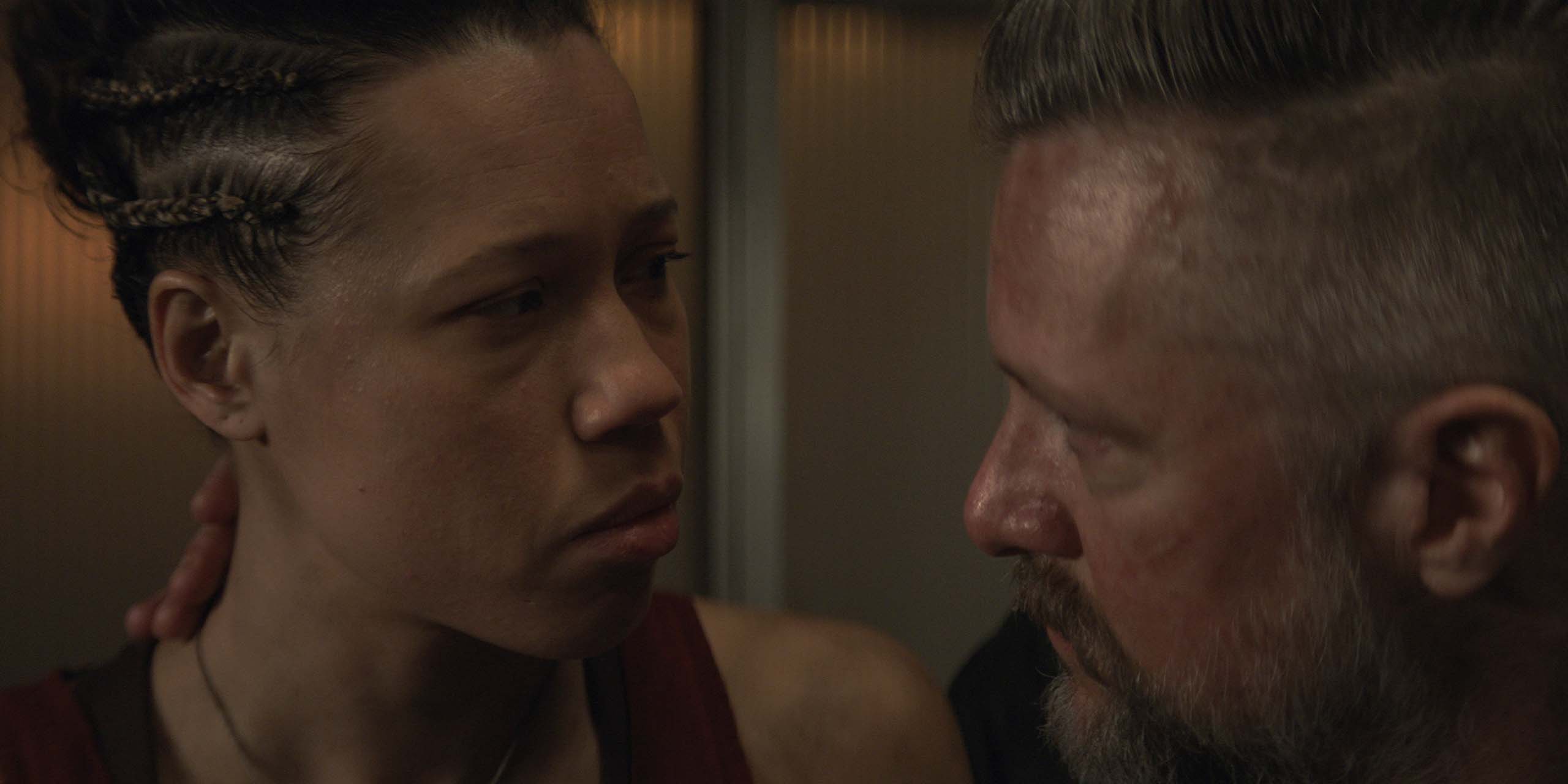 Knox (Shane McRae) et Shirley Campbell (Remmie Milner) dans la saison 3 de Silo.