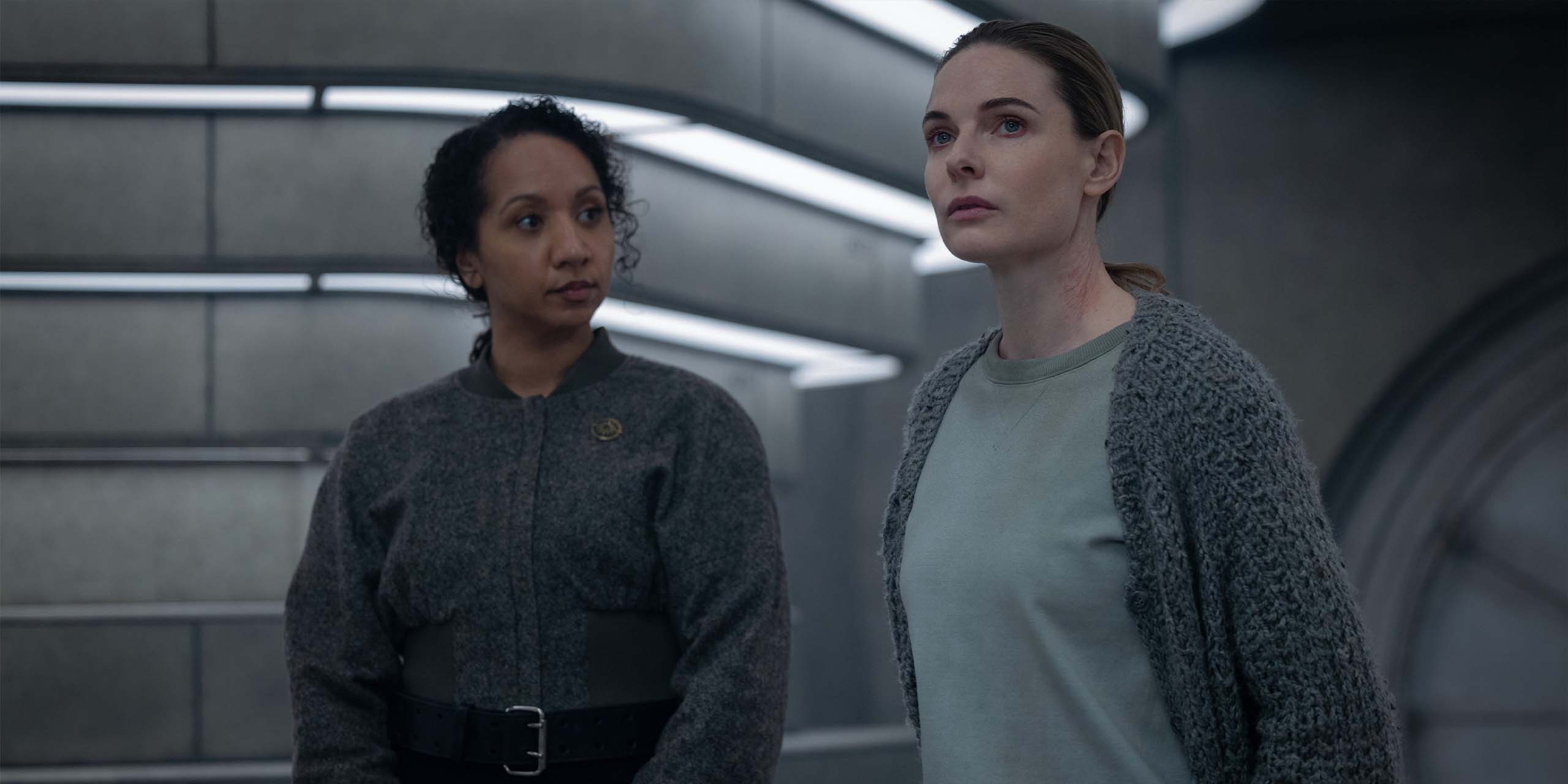 Camille Sims (Alexandria Riley) et Juliette Nichols (Rebecca Ferguson) dans la saison 3 de Silo.