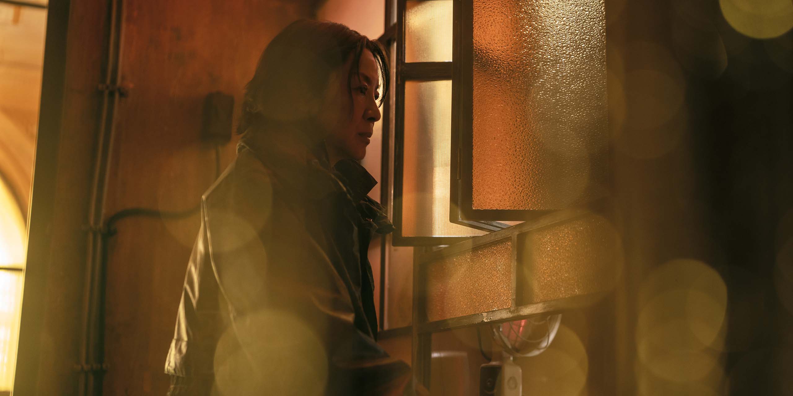 La réplicante Olwen (Michelle Yeoh) dans la série Blade Runner 2099.