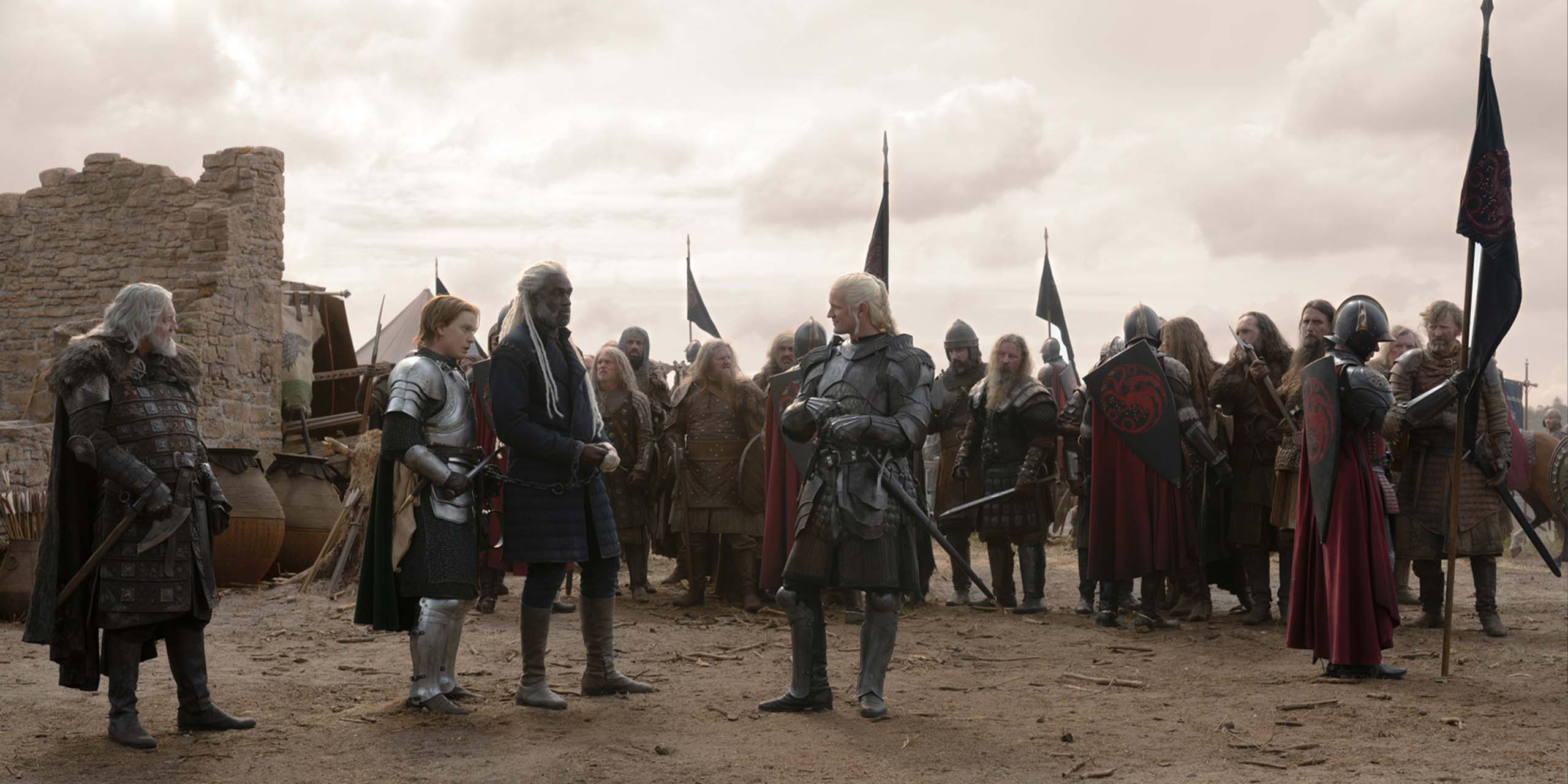 Tommy Flanagan, Freddie Fox, Steve Toussaint, Matt Smith dans le final de la saison 3 de House of the Dragon.