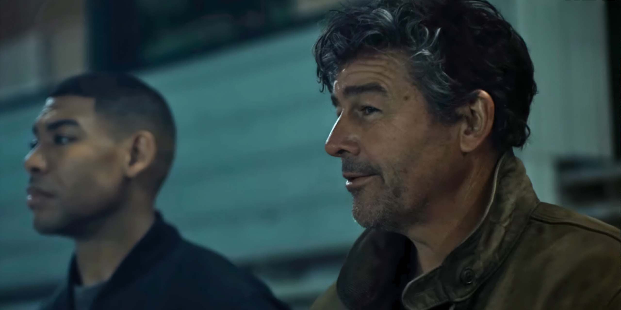 John Stewart (Kyle Chandler) et Hal Jordan (Kyle Chandler), les deux Green Lantern de la série DC pour HBO et Max, Lanterns.