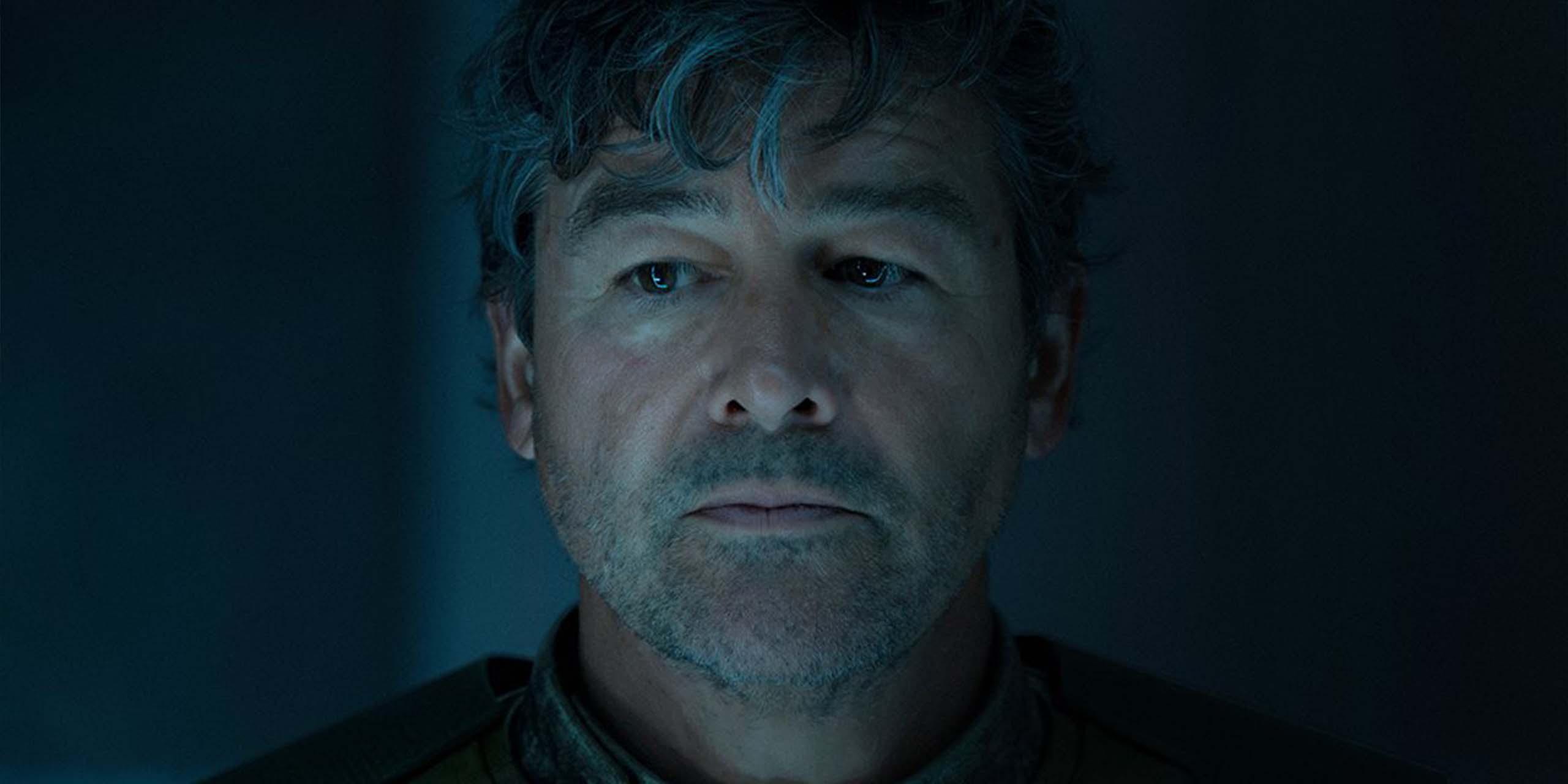 Hal Jordan (Kyle Chandler) en tenue de Green Lantern dans Lanterns.