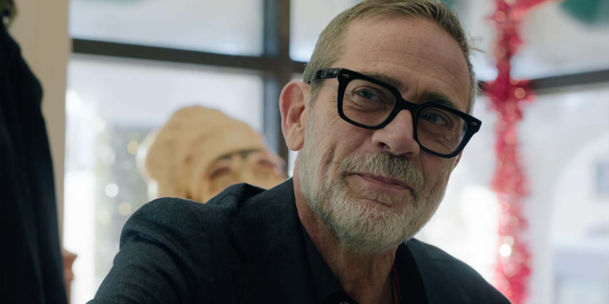 Negan (Jeffrey Dean Morgan) dans un restaurant à Manhattan dans la saison 3 de The Walking Dead : Dead City