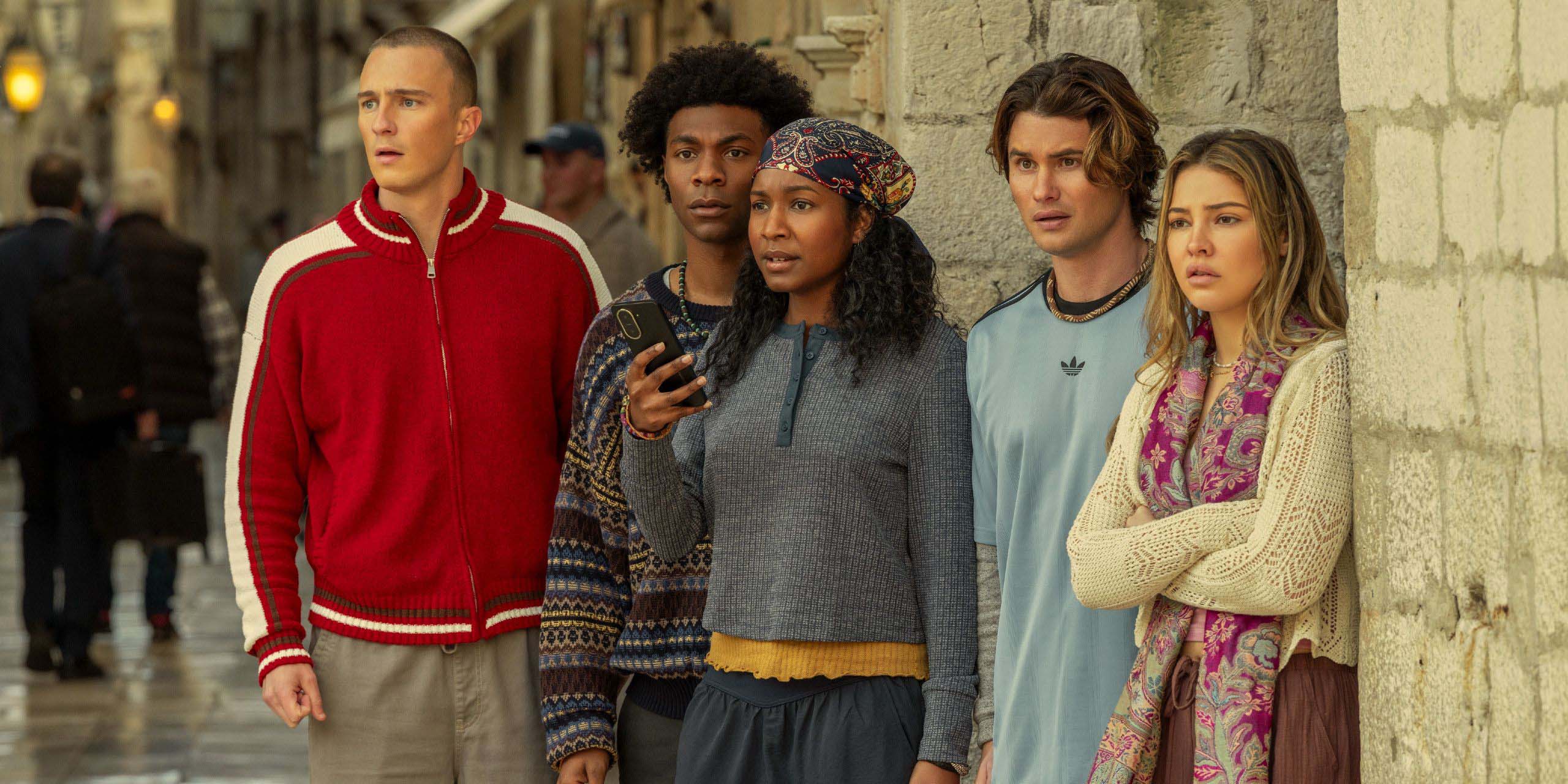 Drew Starkey dans le rôle de Rafe, Jonathan Daviss dans celui de Pope, Carlacia Grant dans celui de Cleo, Chase Stokes dans celui de John B, Madelyn Cline dans celui de Sarah Cameron dans la saison 5 d'Outer Banks