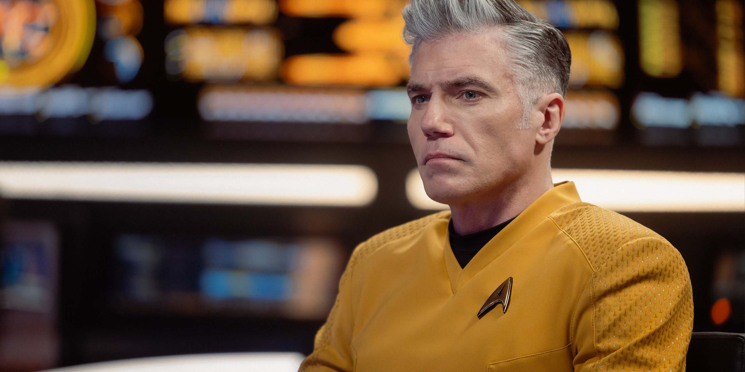 Le commandant Christopher Pike (Anson Mount) dans la saison 4 de Star trek: Strange New Worlds.