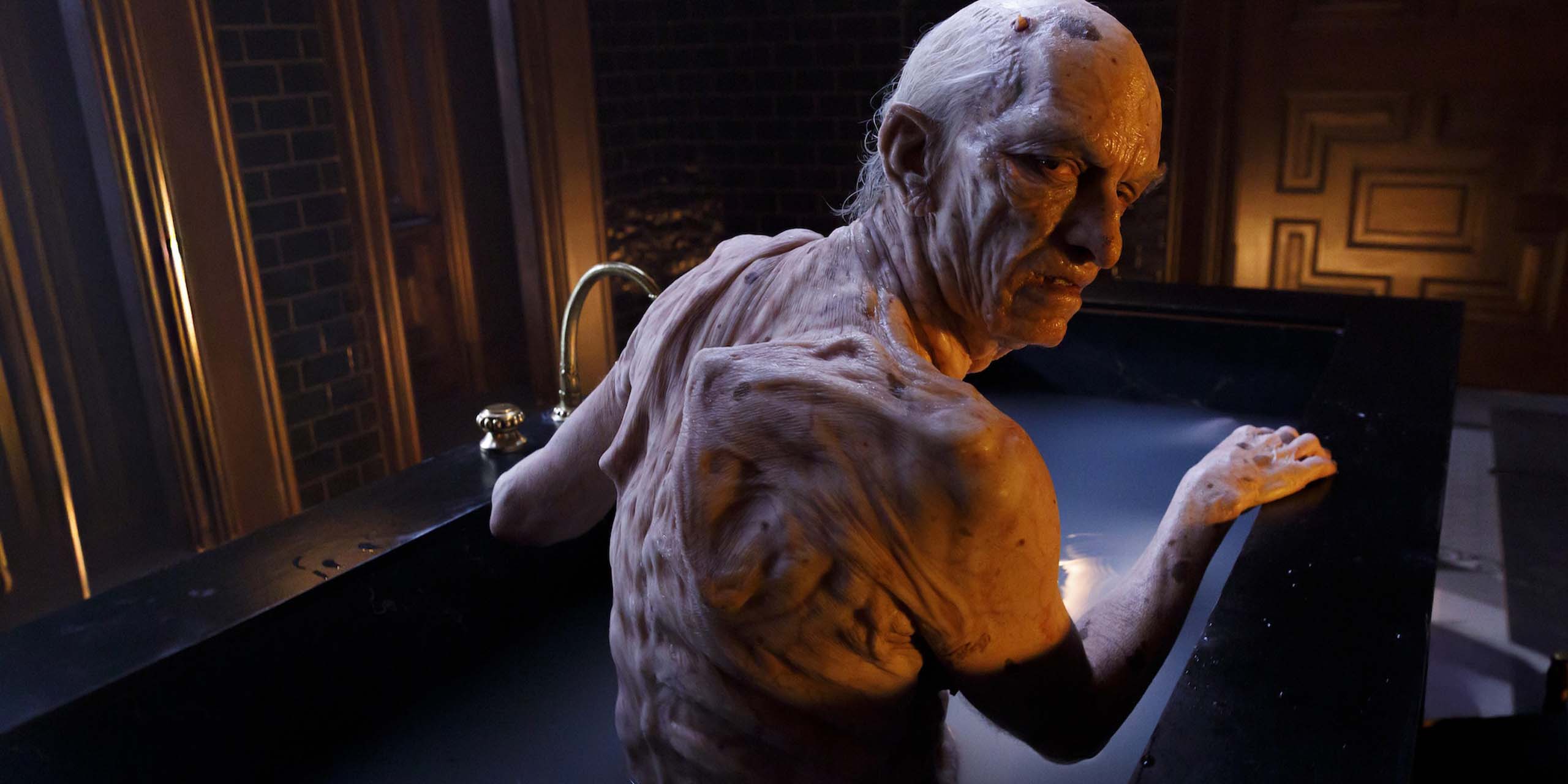 Fedor Steer dans le rôle de Mr. Nas dans la saison 13 d'American Horror Story.