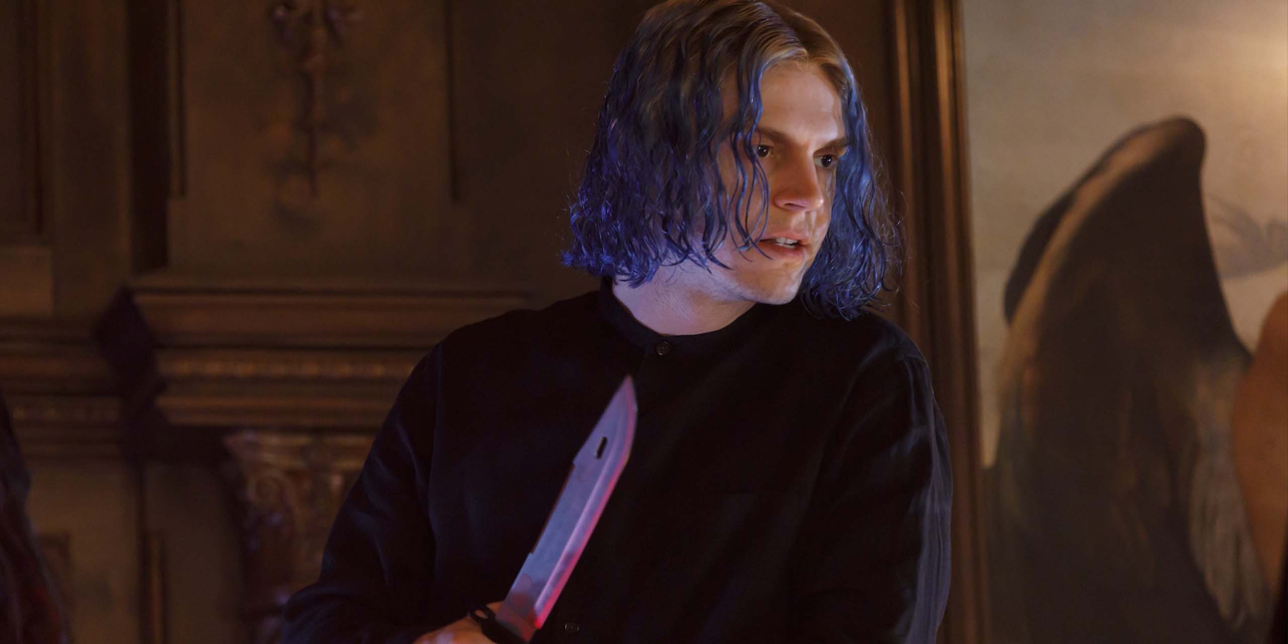 Kai Anderson (Evan Peters) armé d'un couteau dans la saison 13 d'American Horror Story.