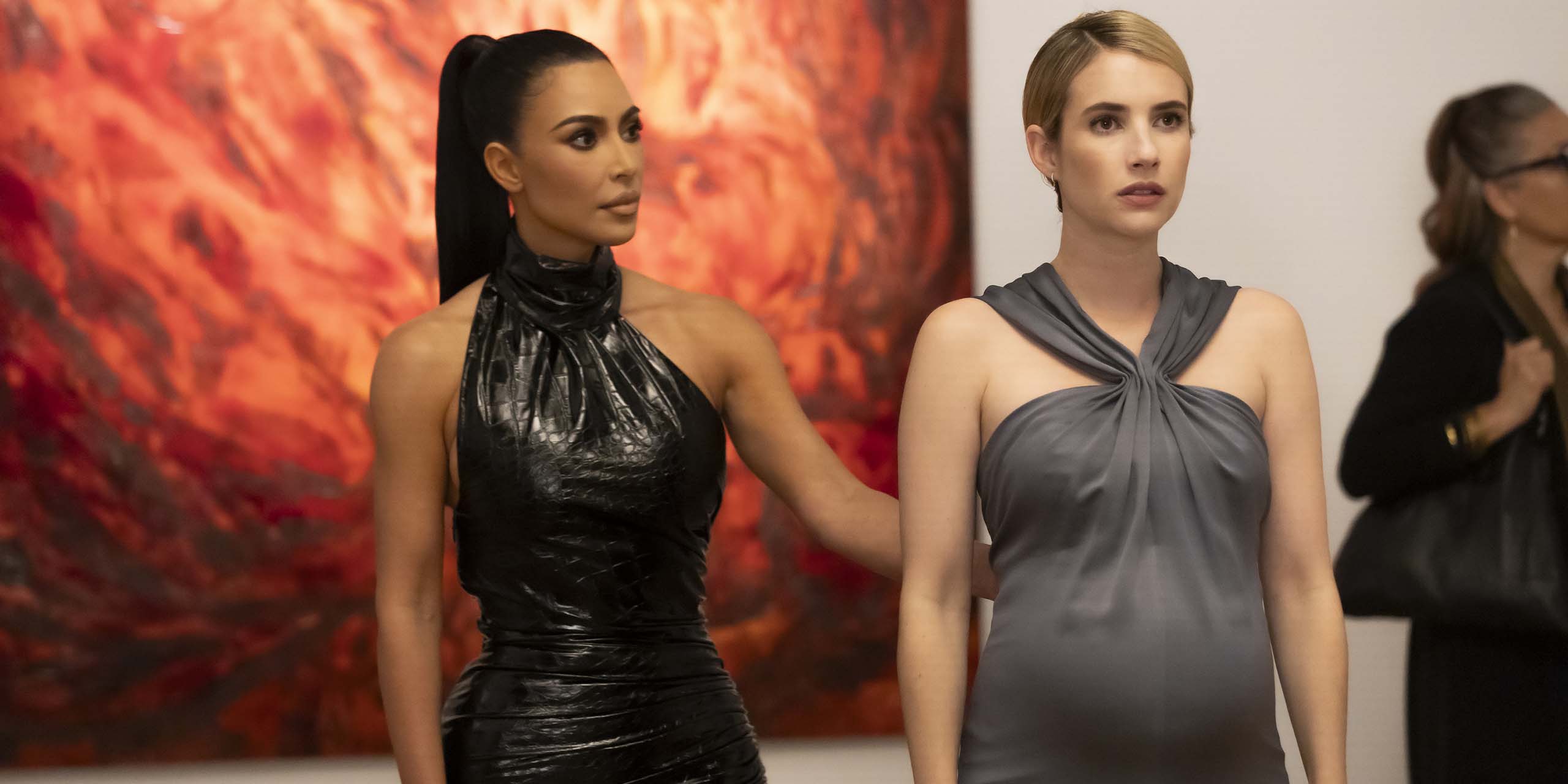 Kim Kardashian et Emma Roberts dans la saison 12 d'American Horror Story : Delicate.