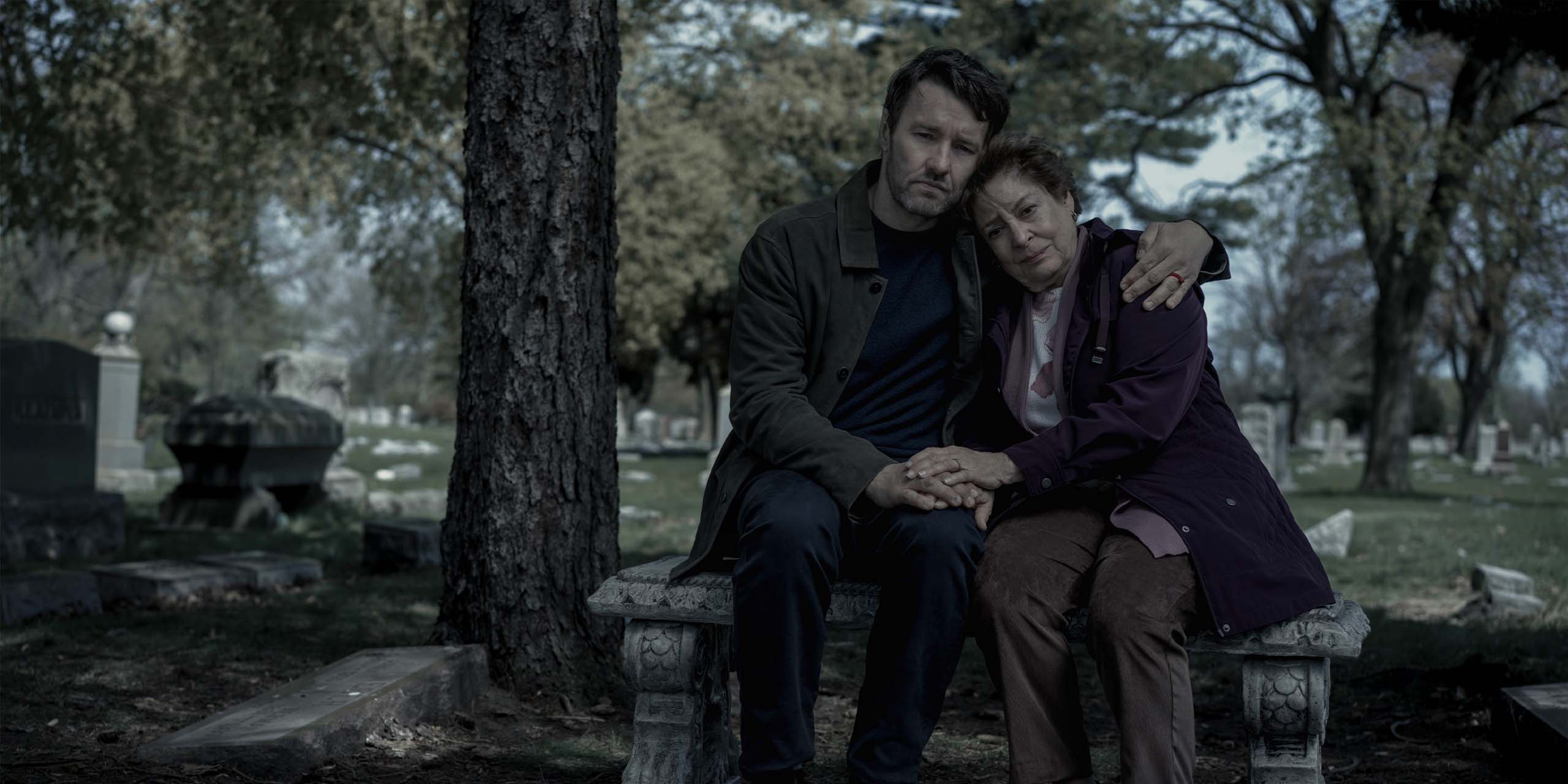 Jason Dessen (Joel Edgerton) retrouve sa mère dans cette réalité, dans la saison 2 de Dark Matter.