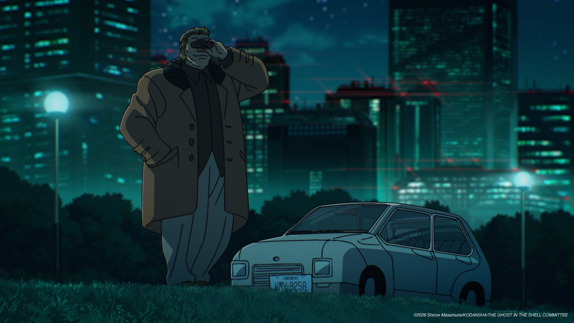 Batou observe les environs aux jumelles dans The Ghost in the Shell