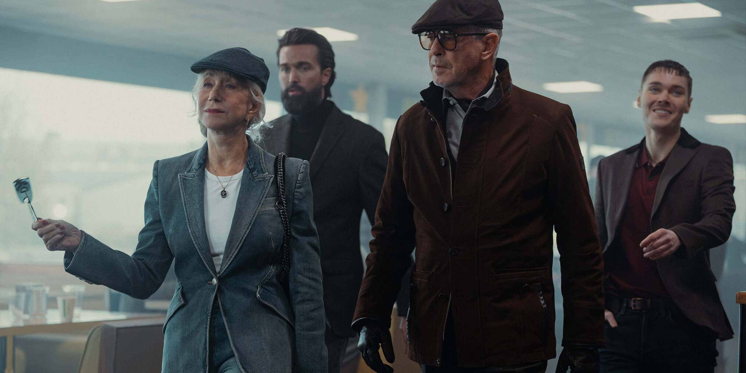 Helen Mirren dans le rôle de Maeve Harrigan, Emmett J Scanlan dans celui de Paul, Pierce Brosnan dans celui de Conrad Harrigan et Jack Archer dans celui de Fergus dans MobLand, saison 2