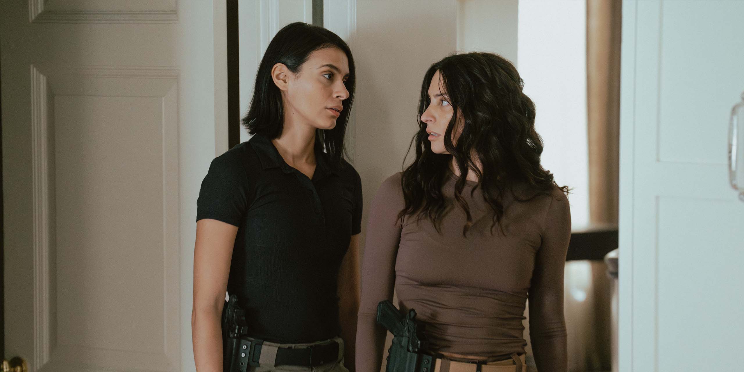 Laysla De Oliveira et Genesis Rodriguez dans la saison 3 de Opérations Spéciales : Lioness.