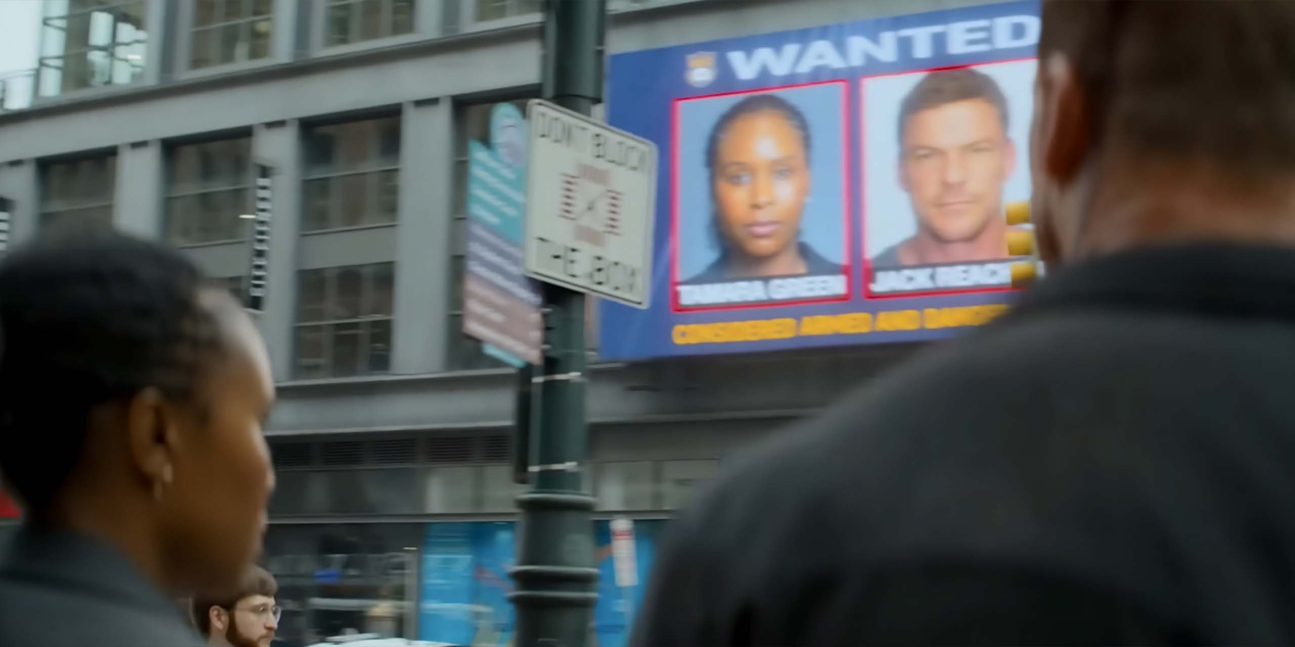 Reacher (Alan Ritchson) et Tamara sont des fugitifs dans la saison 4 de Reacher.