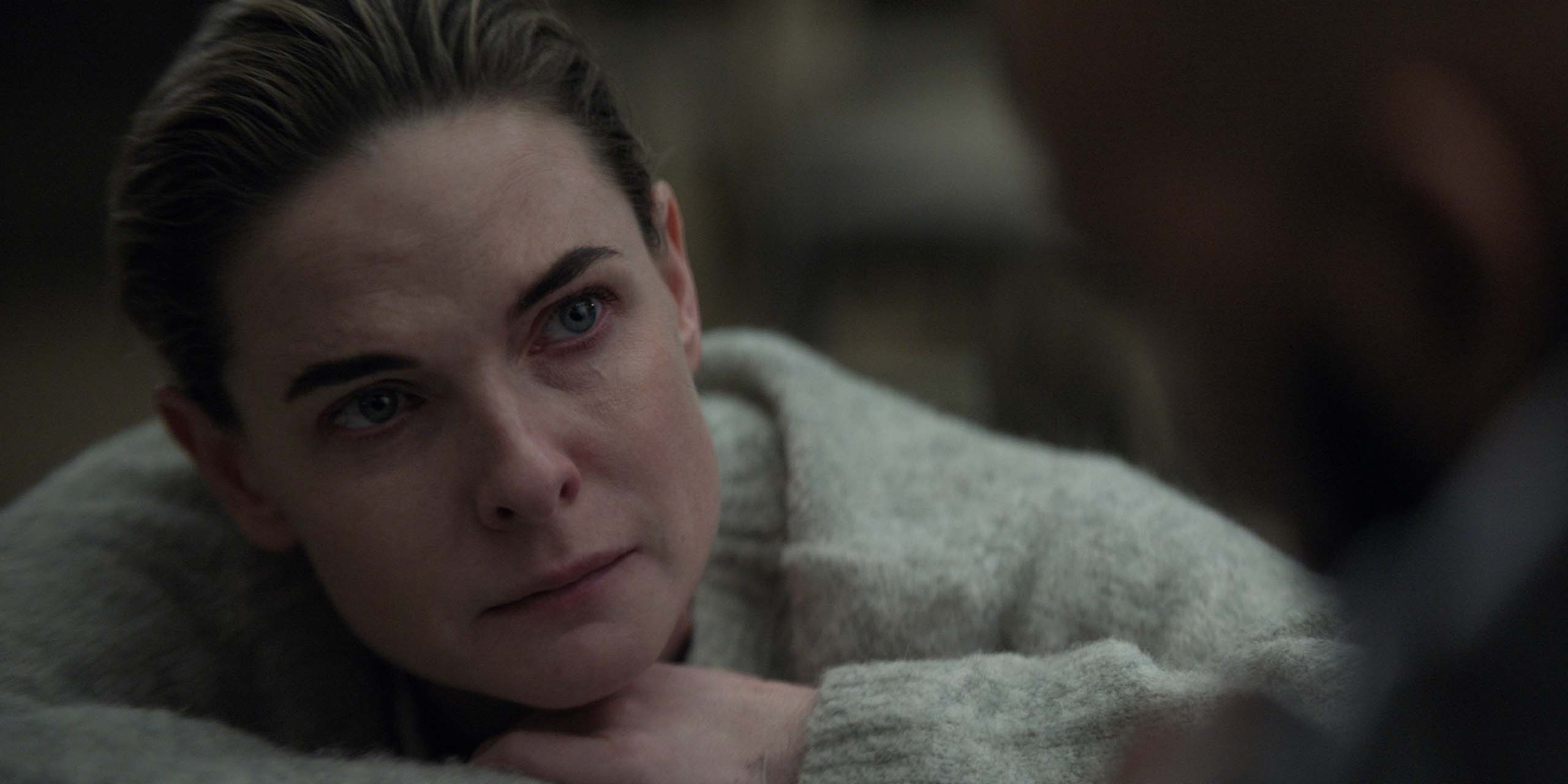 Juliette Nichols (Rebecca Ferguson) pleure dans la saison 3 de Silo.