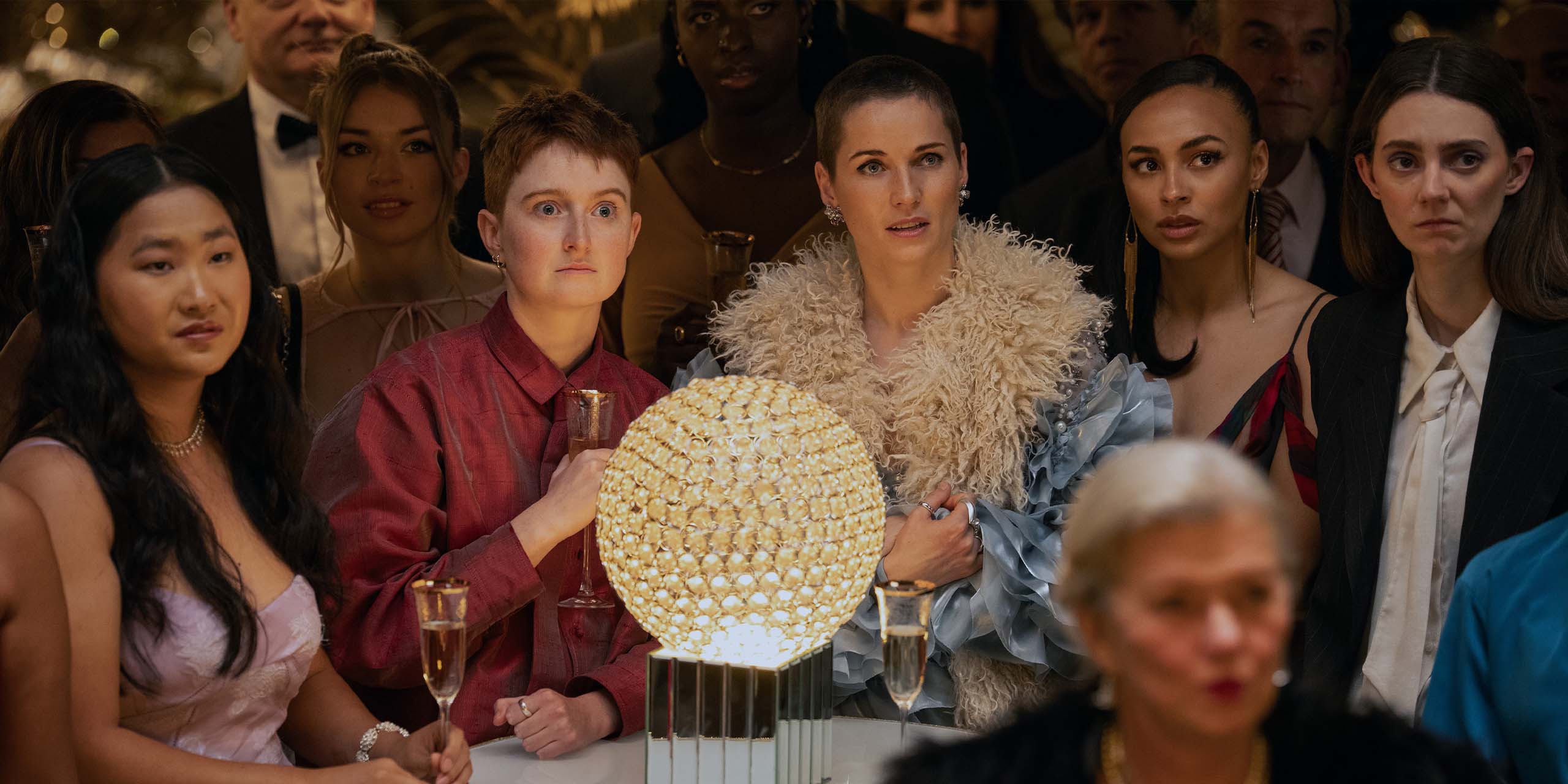 Les joueuses de Richmond sont les invitées d’honneur de la soirée de nouvel an organisée sur un yacht par Zelda Southport dans la saison 4 de Ted Lasso.
