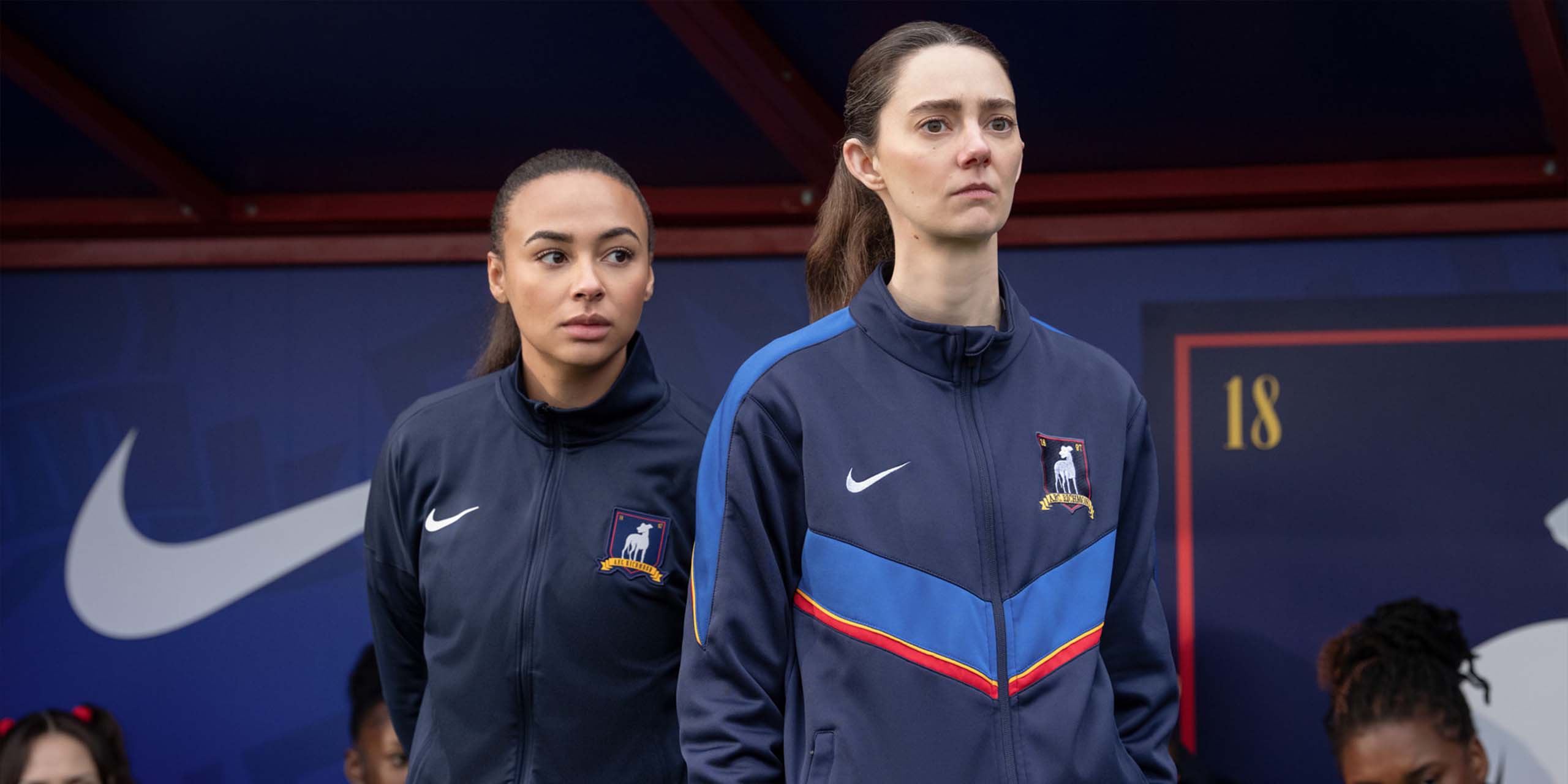 Gemma (Abbie Hern) et Alice Chilton (Tanya Reynolds) dans la saison 4 de Ted Lasso.
