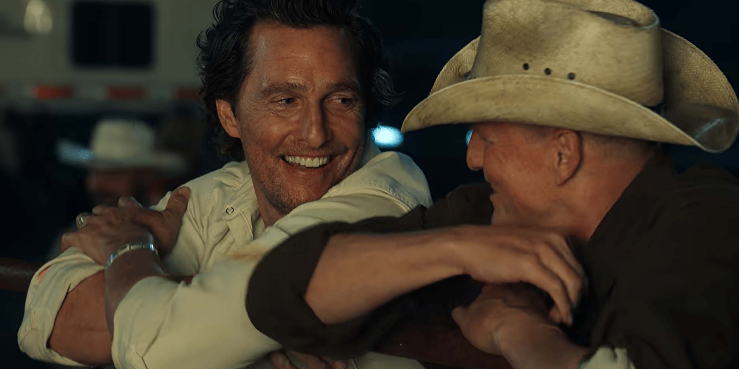 Woody Harrelson et Matthew McConaughey riant ensemble dans Brothers.