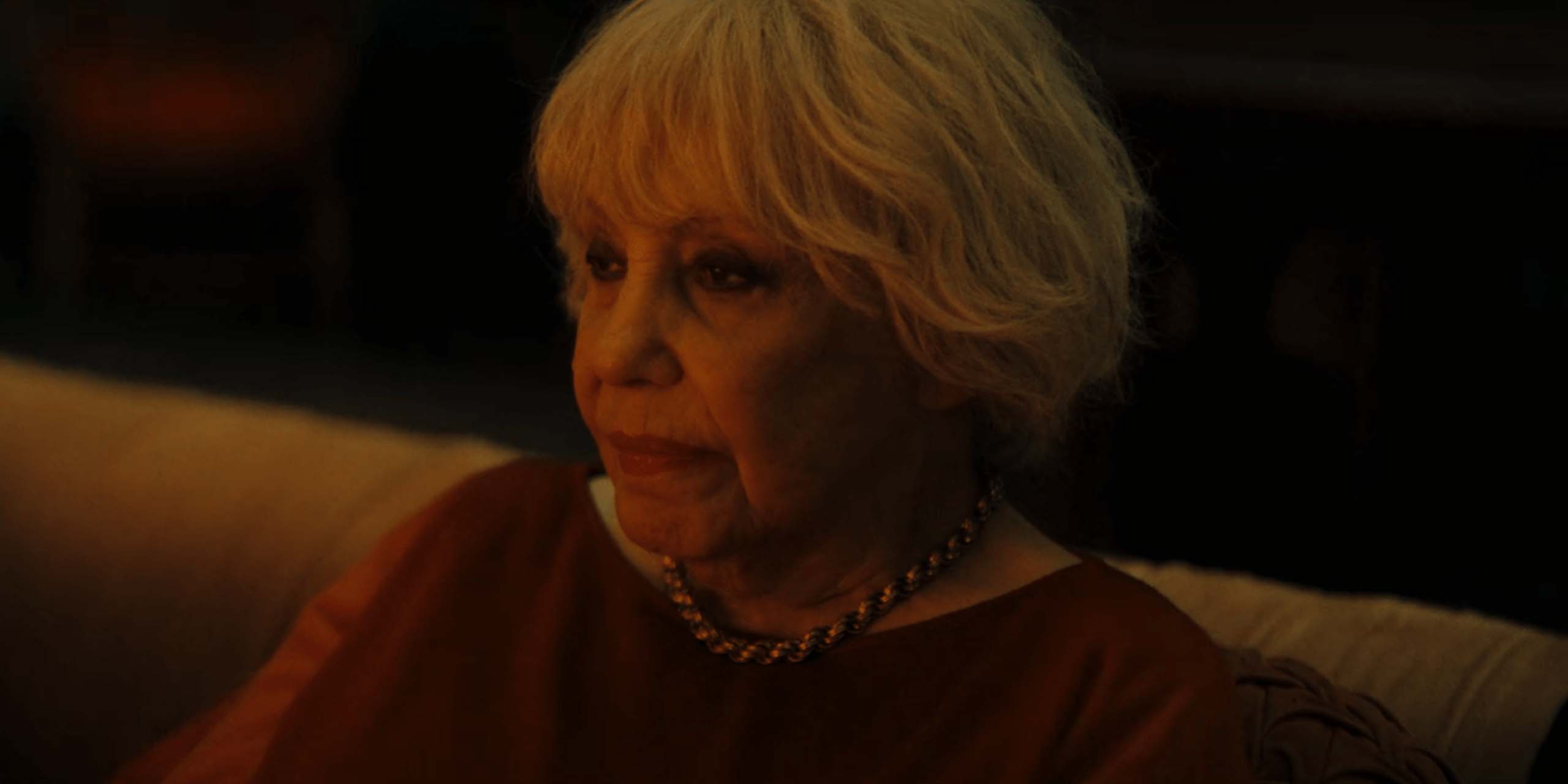 Liliane Rovère dans le rôle d'Arlette Azémar dans Dix pour Cent - le film.