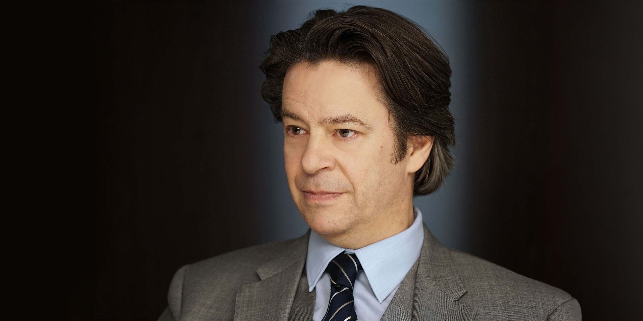 Thibault de Montalembert dans le rôle de Mathias Barneville dans Dix pour Cent.