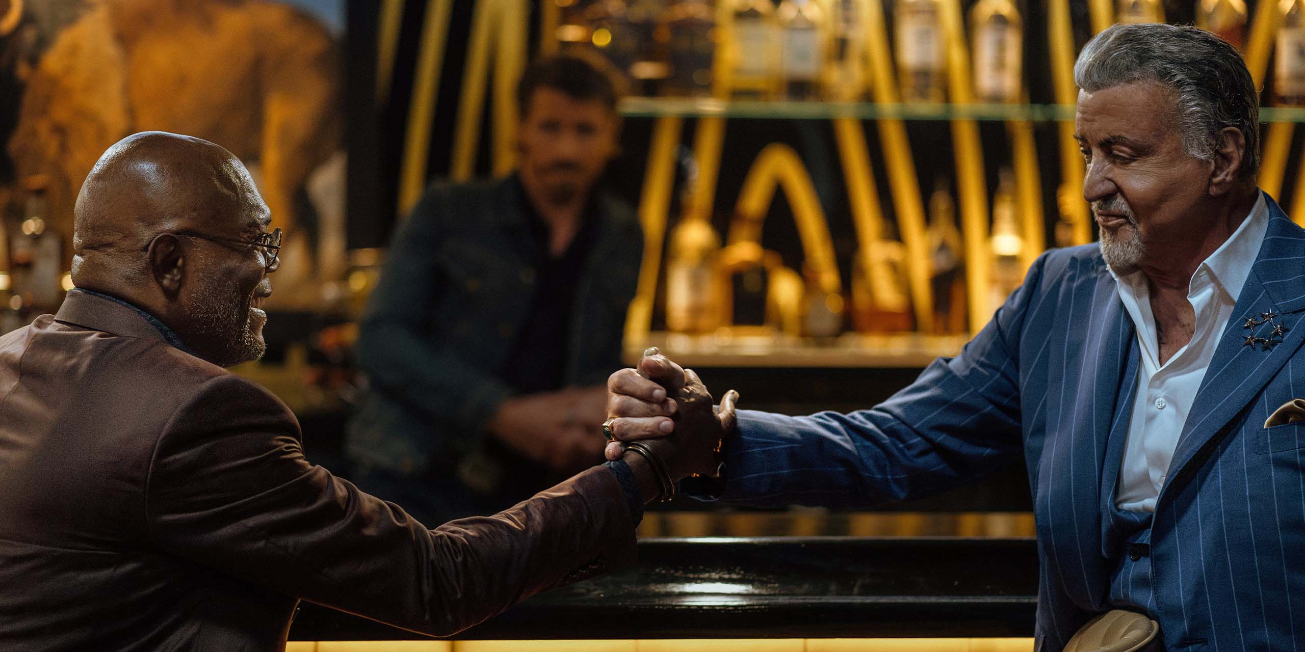 Russell Lee Washington Jr. (Samuel L. Jackson) travaille avec Dwight « Le Général » Manfredi (Sylvester Stallone) dans Frisco King.