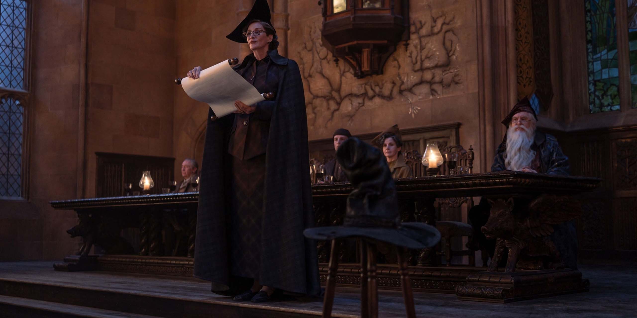 Minerva McGonagall (Janet McTeer) dans la série Harry Potter de HBO.