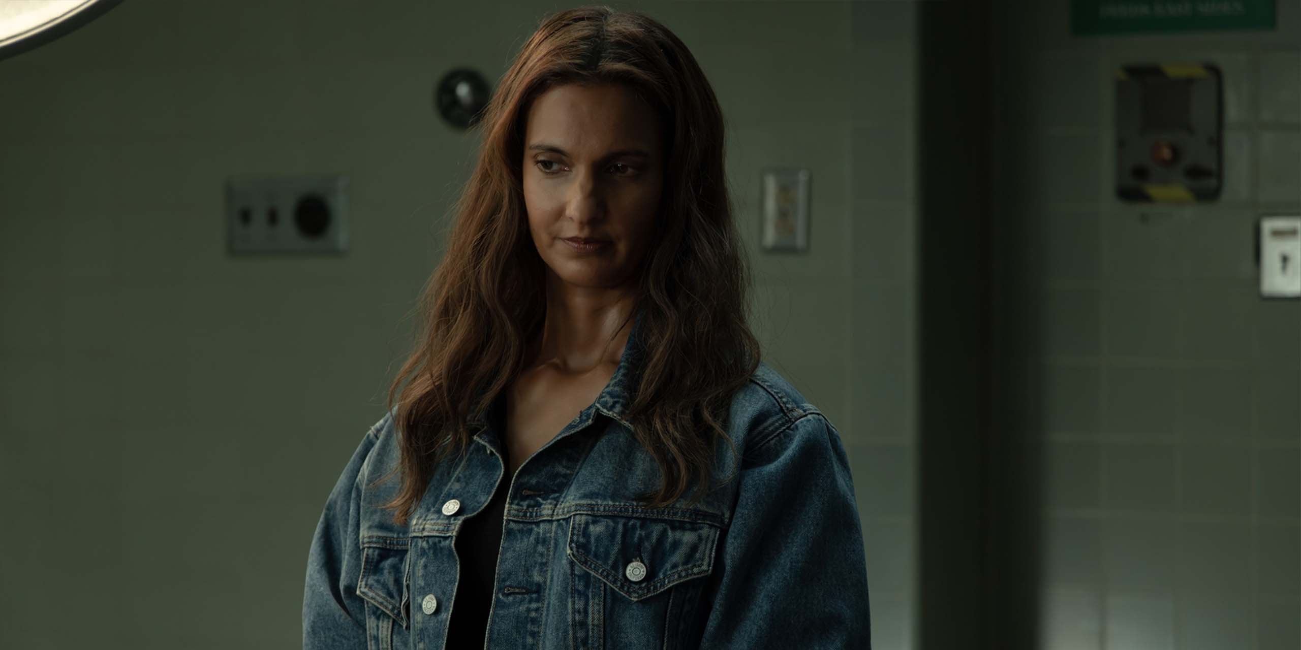 Zoe (Poorna Jagannathan) dans Lanterns.