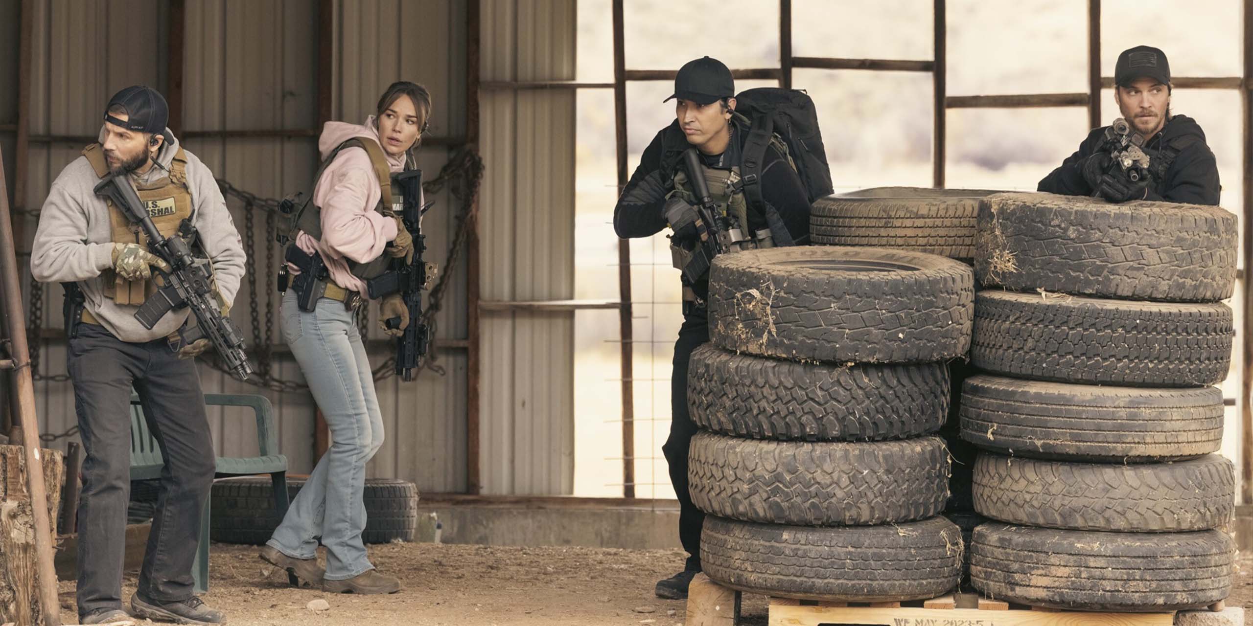 Logan Marshall-Green (Pete Calvin), Arielle Kebbel (Belle), Tatanka Means (Miles) et Luke Grimes (Kayce Dutton), dans la saison 2 de la série Marshals.