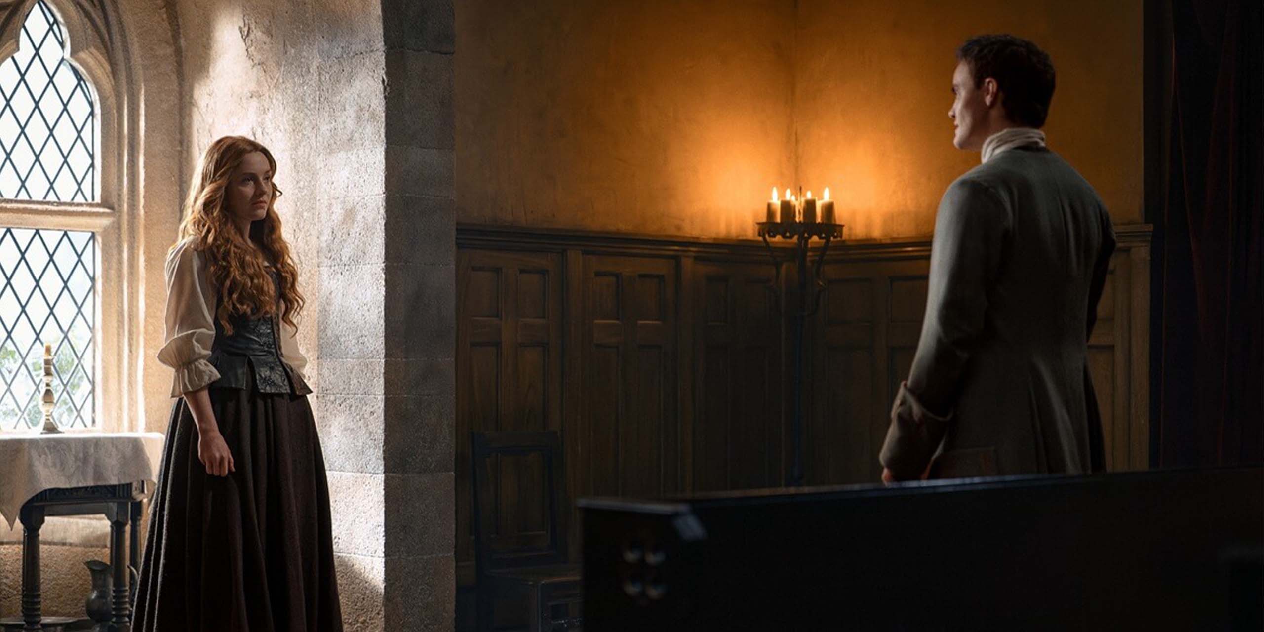 Ellen MacKenzie (Harriet Slater) doit encore répondre de sa fuite devant Colum (Séamus McLean Ross) dans la saison 2 de Outlander: Blood of My Blood.