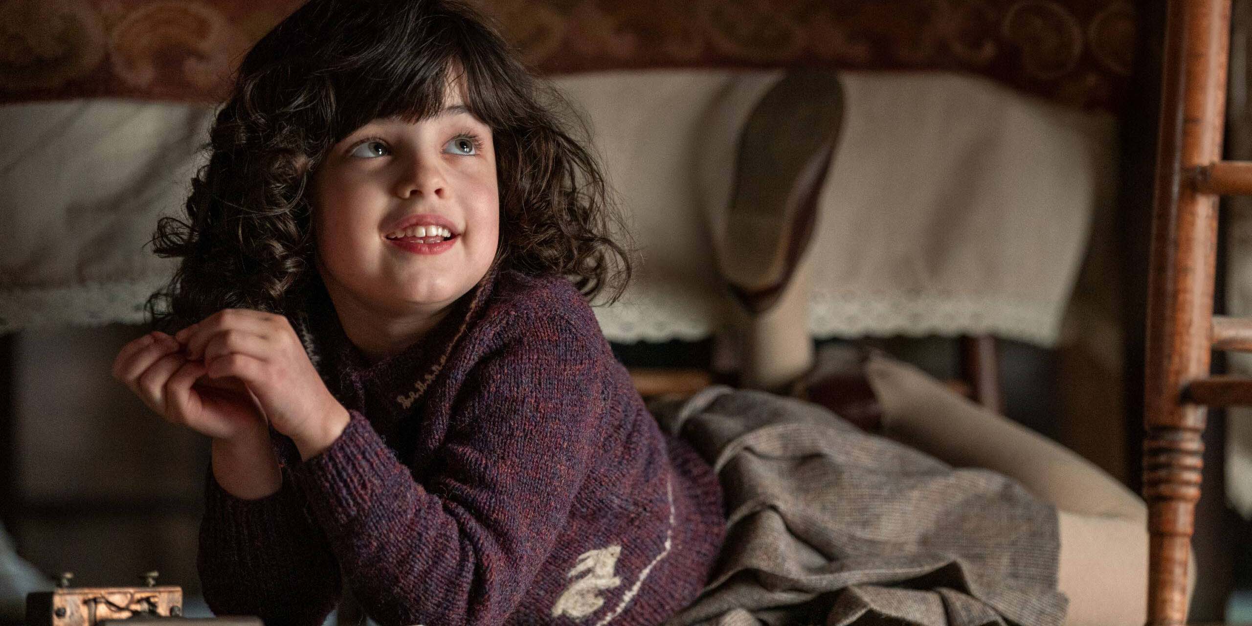La jeune Claire (Mae et Tuesday Roberts) dans la saison 2 d'Outlander : Blood of My Blood.