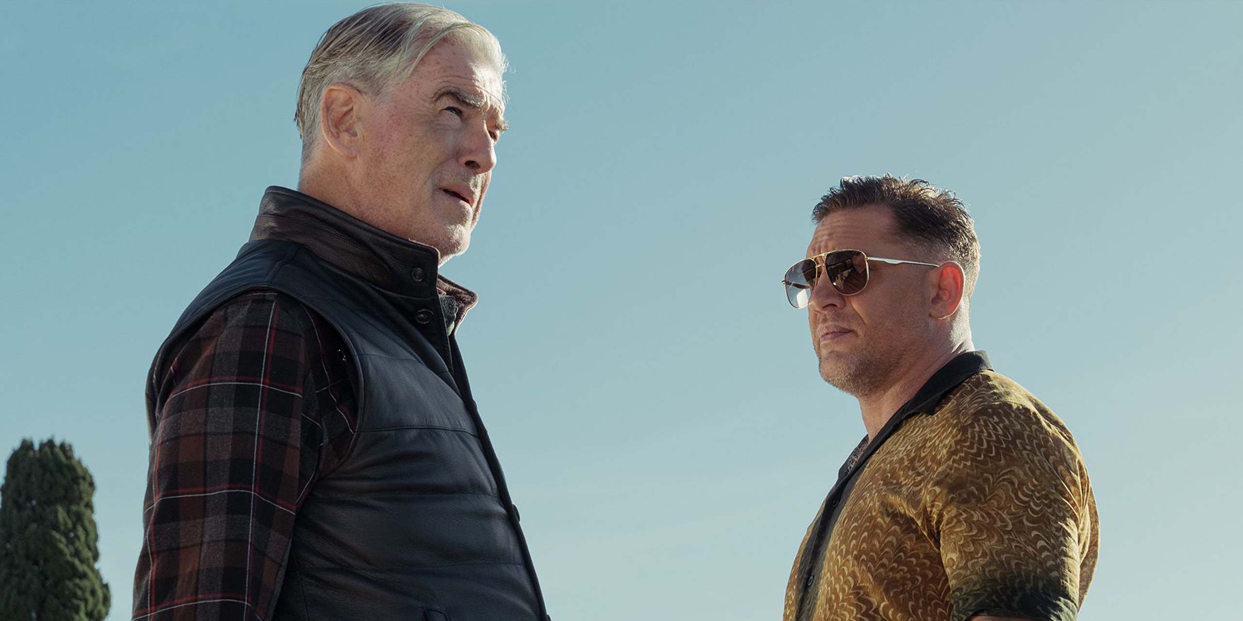 Pierce Brosnan dans le rôle de Conrad Harrigan et Tom Hardy dans celui de Harry Da Souza dans MobLand, saison 2