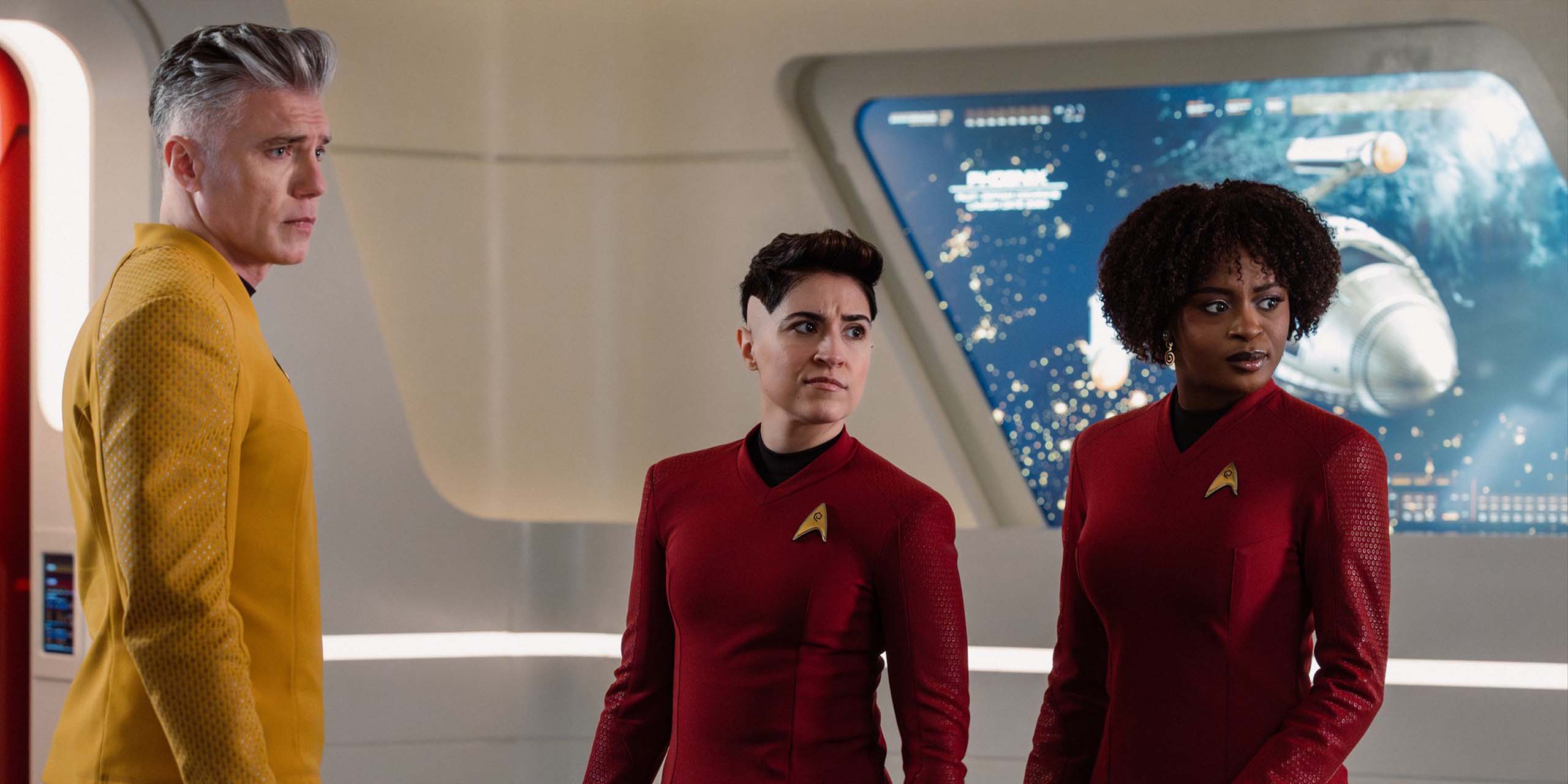 Capitaine Pike (Anson Mount), Lieutenant Erica Ortegas (Melissa Navia) et Uhura (Celia Rose Gooding) dans la saison 4 de Star Trek: Strange New Worlds.