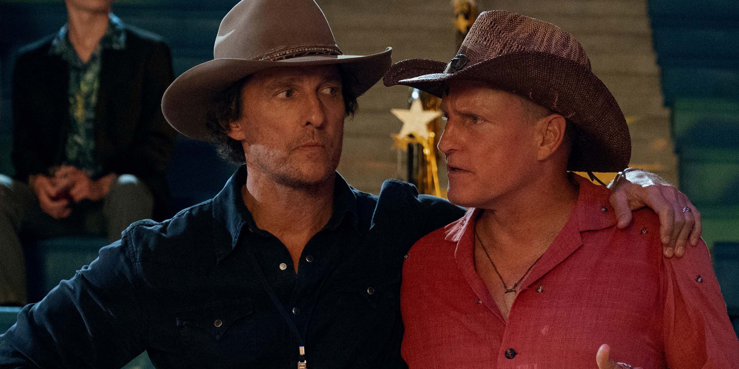 Woody Harrelson et Matthew McConaughey portant des chapeaux de cow-boy dans Brothers.