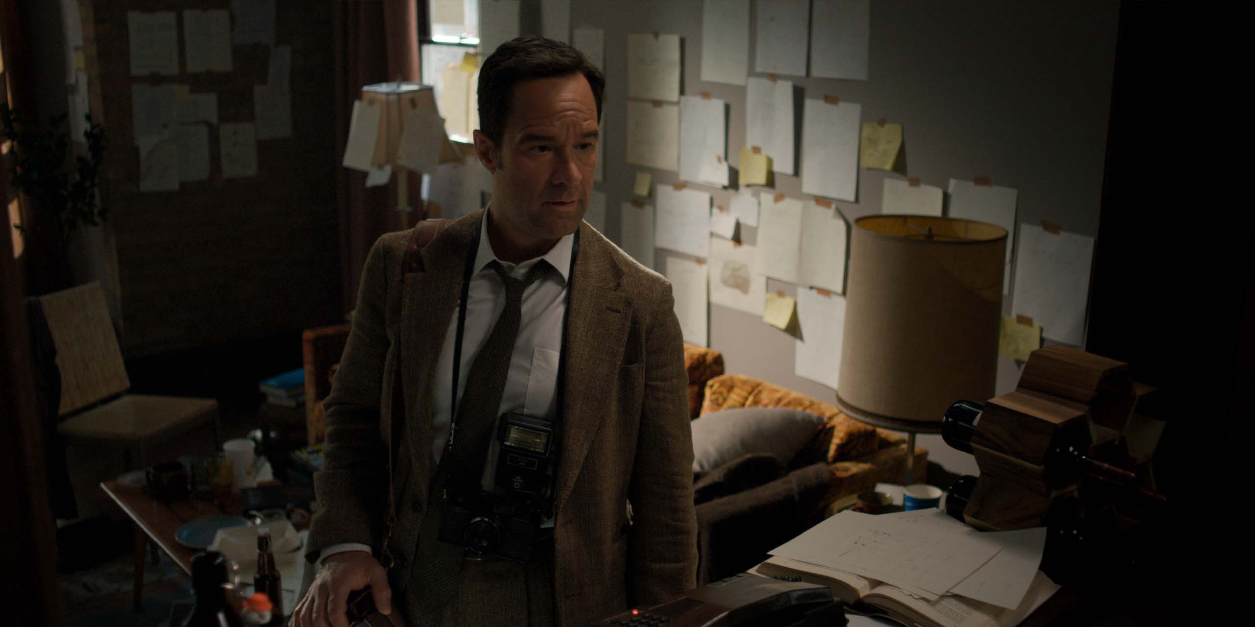 L'agent Mitchel MacNamara (Chris Diamantopoulos) dans la saison 2 de Dark Matter.