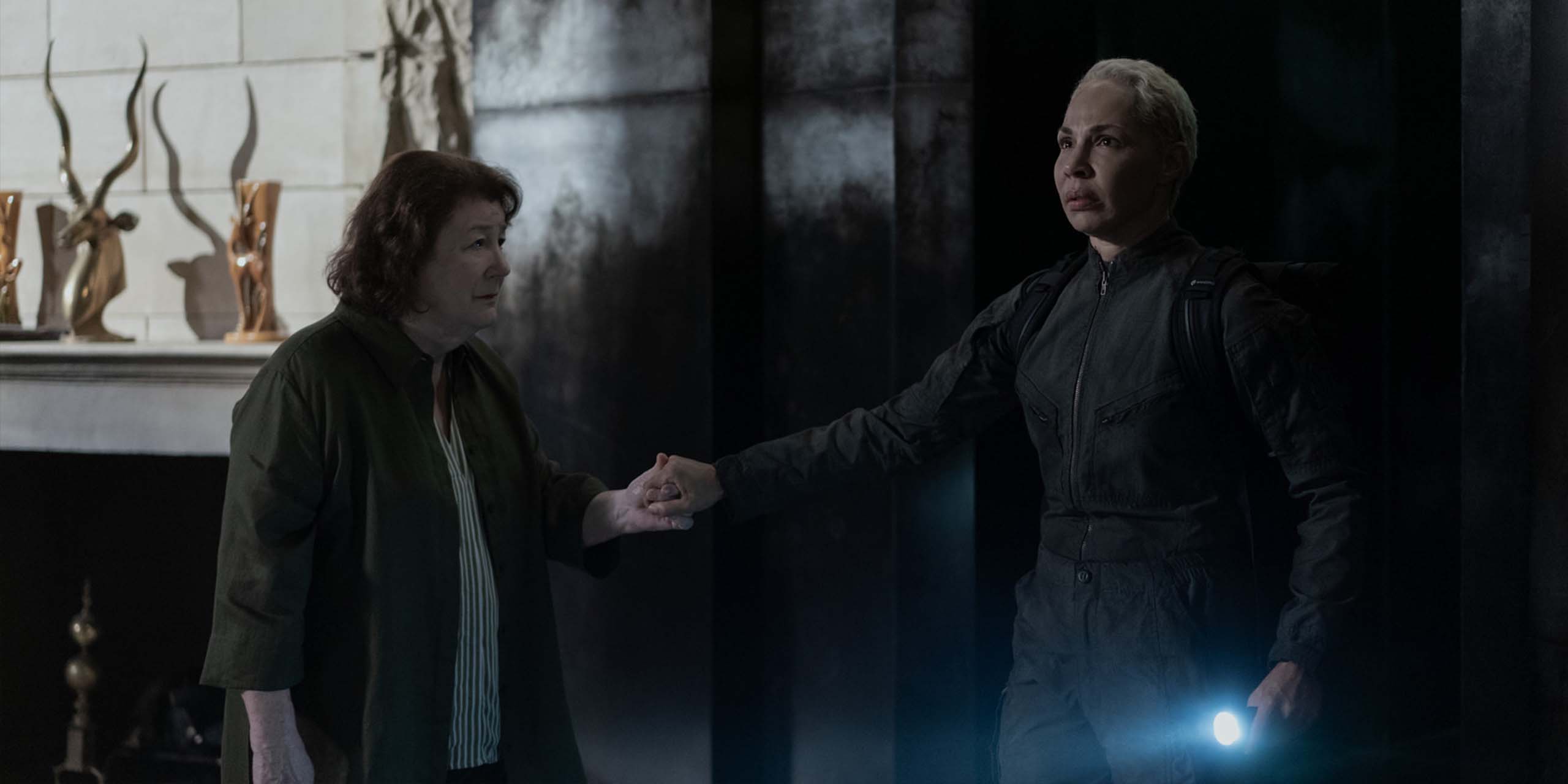 Blair Caplan (Amanda Brugel) chez Laurel (Margo Martindale) dans la saison 2 de Dark Matter.