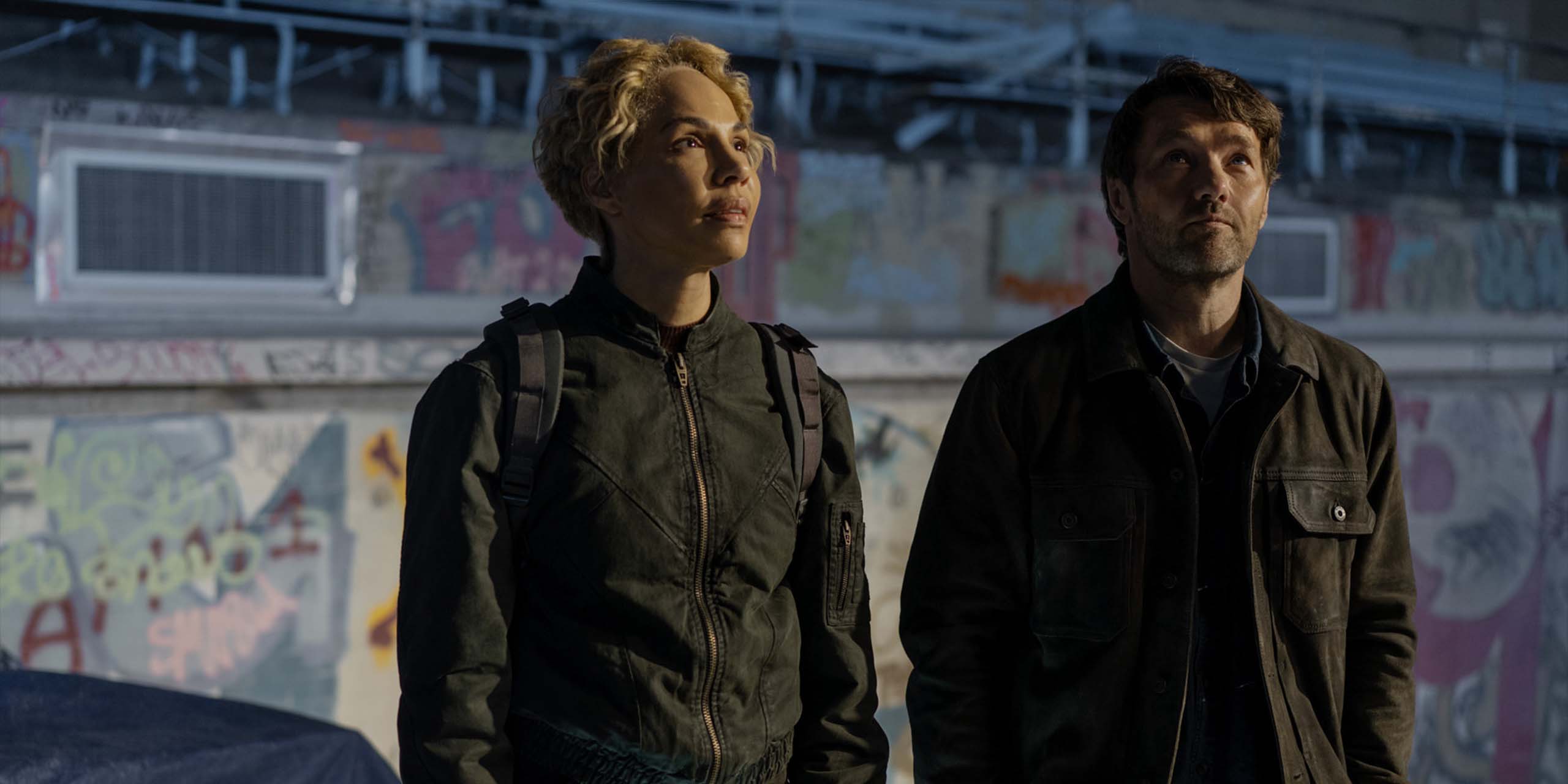 Blair Caplan (Amanda Brugel) et Jason Dessen (Joel Edgerton) dans la saison 2 de Dark Matter.