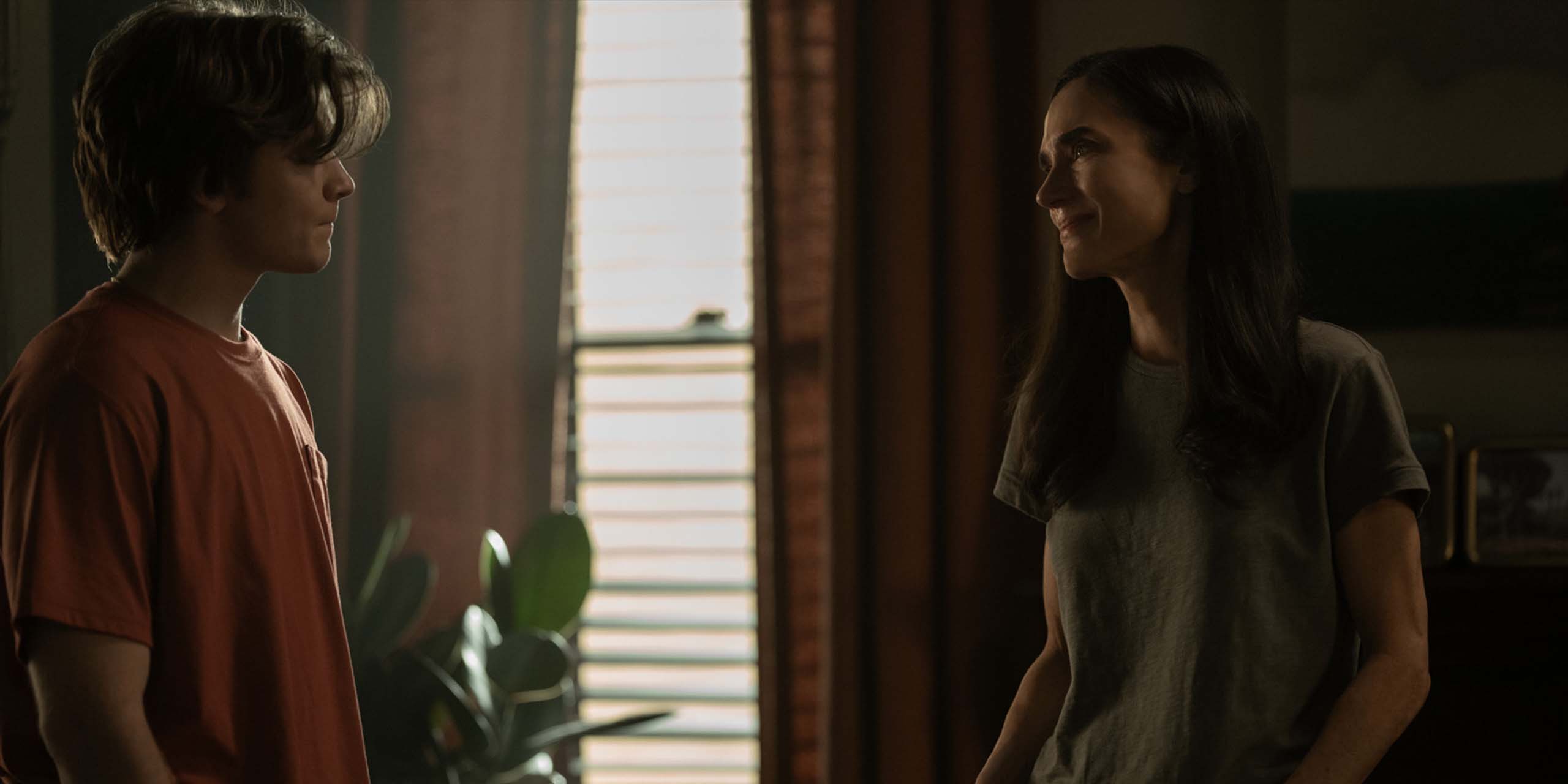 Daniela (Jennifer Connelly) retrouve son fils Charlie (Oakes Fegley) dans la saison 2 de Dark Matter.