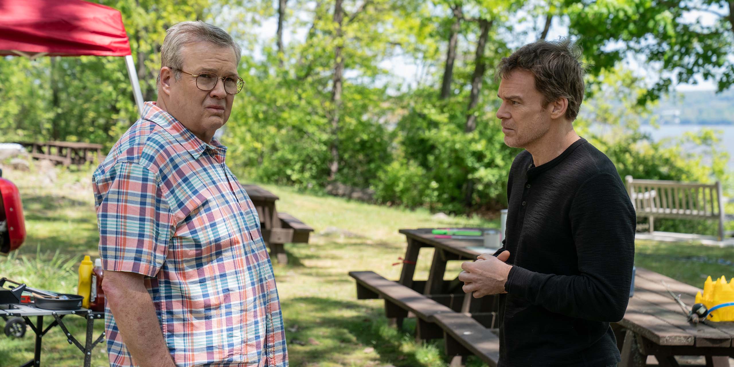 Al Walker (Eric Stonestreet) rencontre Dexter (Michael C. Hall) dans la saison 2 de Dexter: Resurrection.