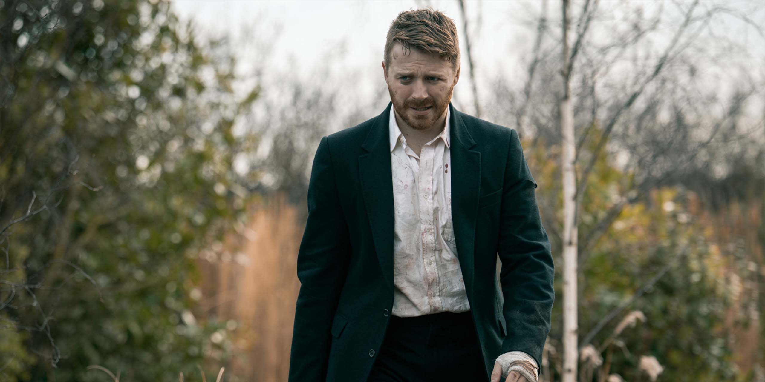 River Cartwright (Jack Lowden) marchant dans les bois dans la saison 6 de Slow Horses.