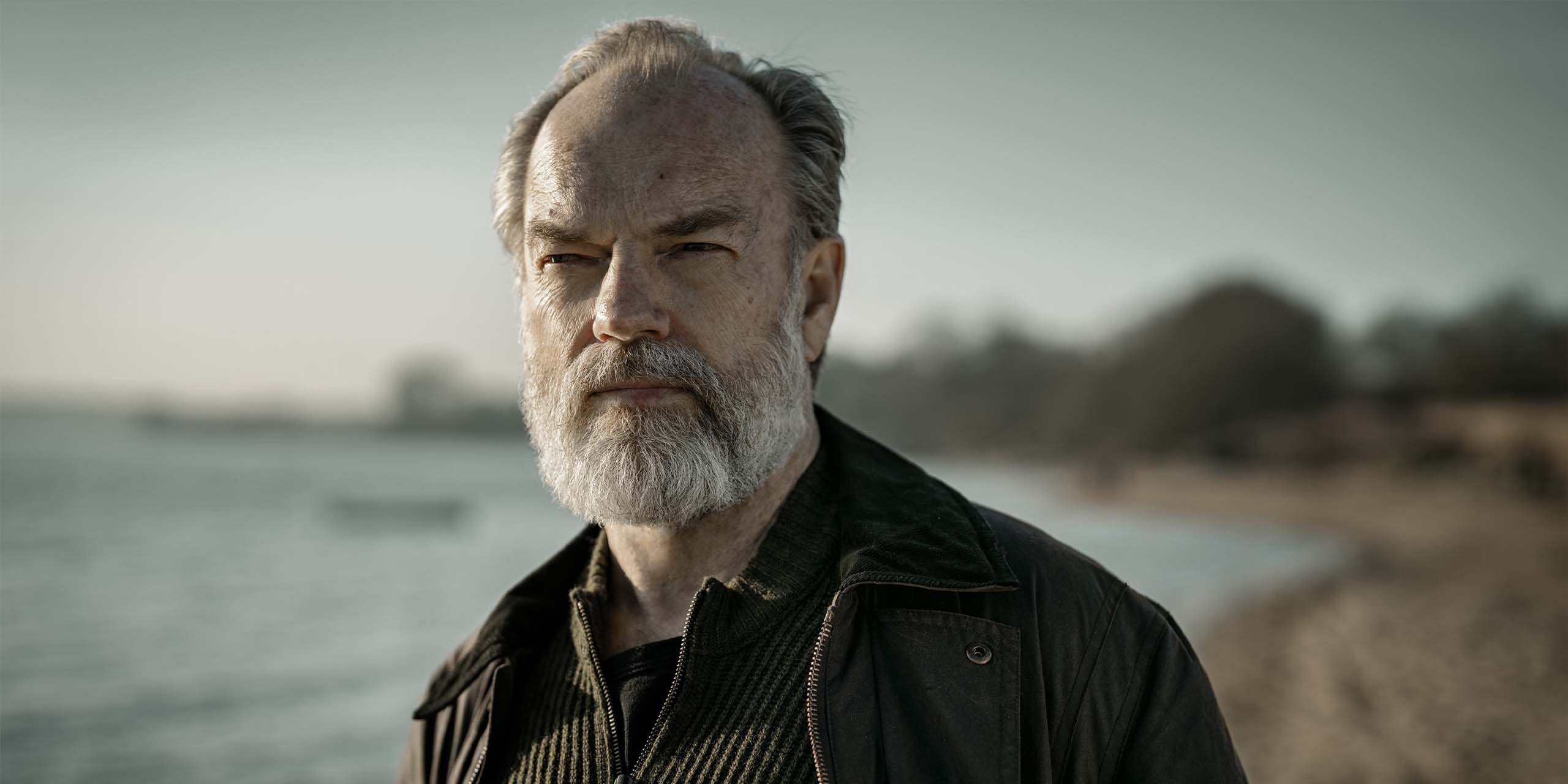Frank Harkness (Hugo Weaving) dans la saison 6 de Slow Horses.